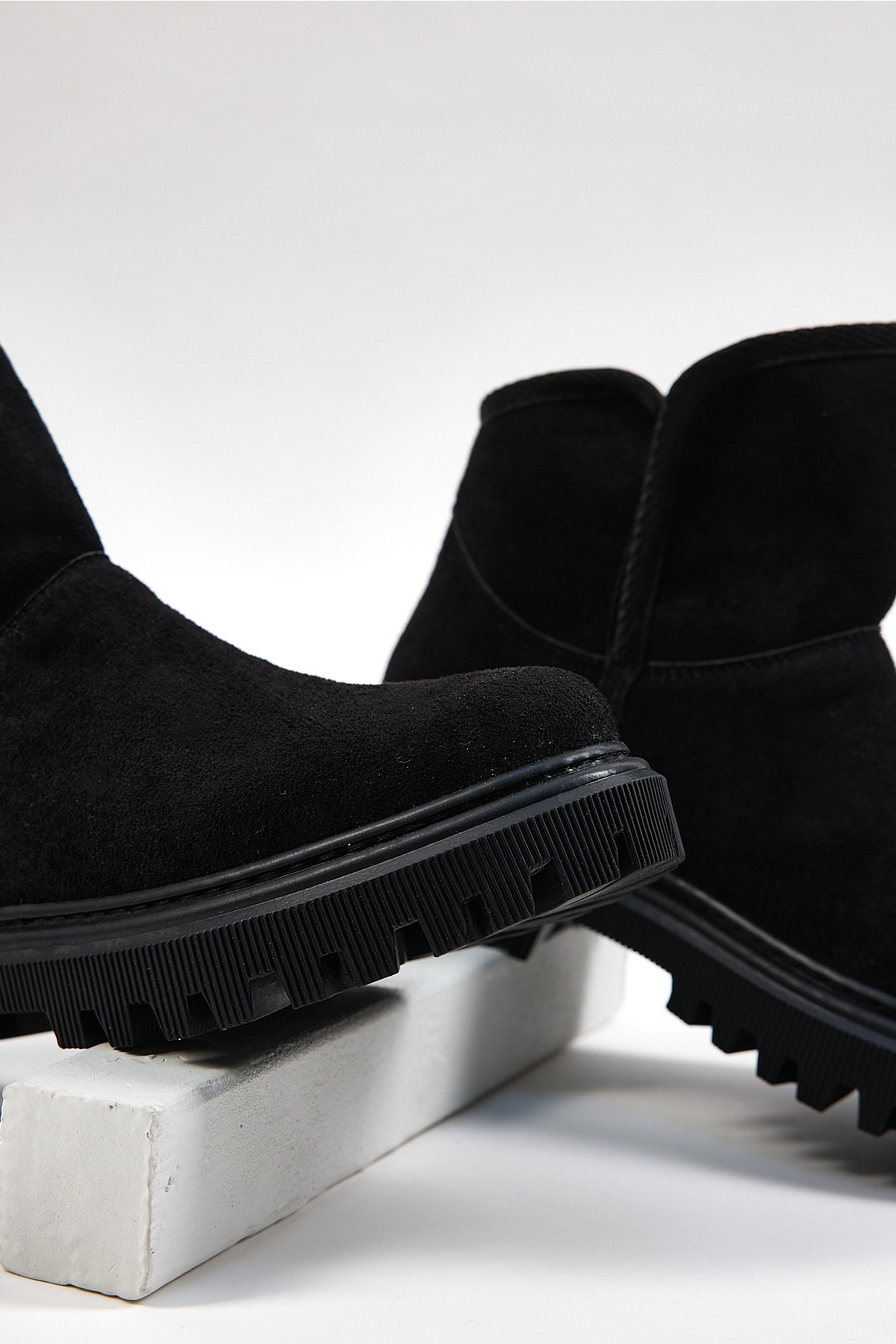 Kadın Siyah Süet Rahat Kalıp Kalın Taban İçi Kürklü Bot - Görsel 5