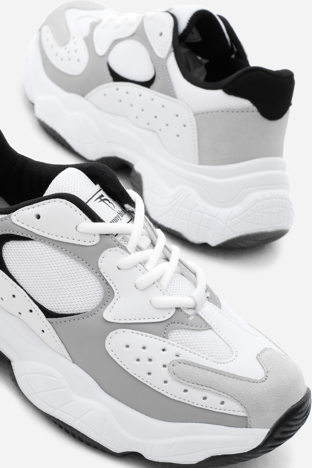 Kadın Beyaz Gri Rahat Kalıp Yüksek Taban Bağcıklı Spor Ayakkabı - Görsel 4