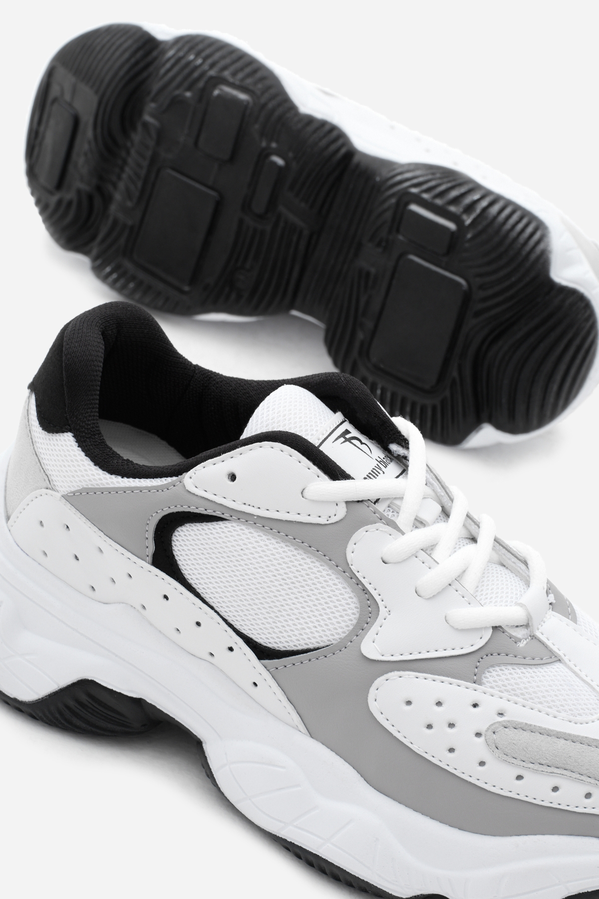 Kadın Beyaz Gri Rahat Kalıp Yüksek Taban Bağcıklı Spor Ayakkabı - Görsel 5