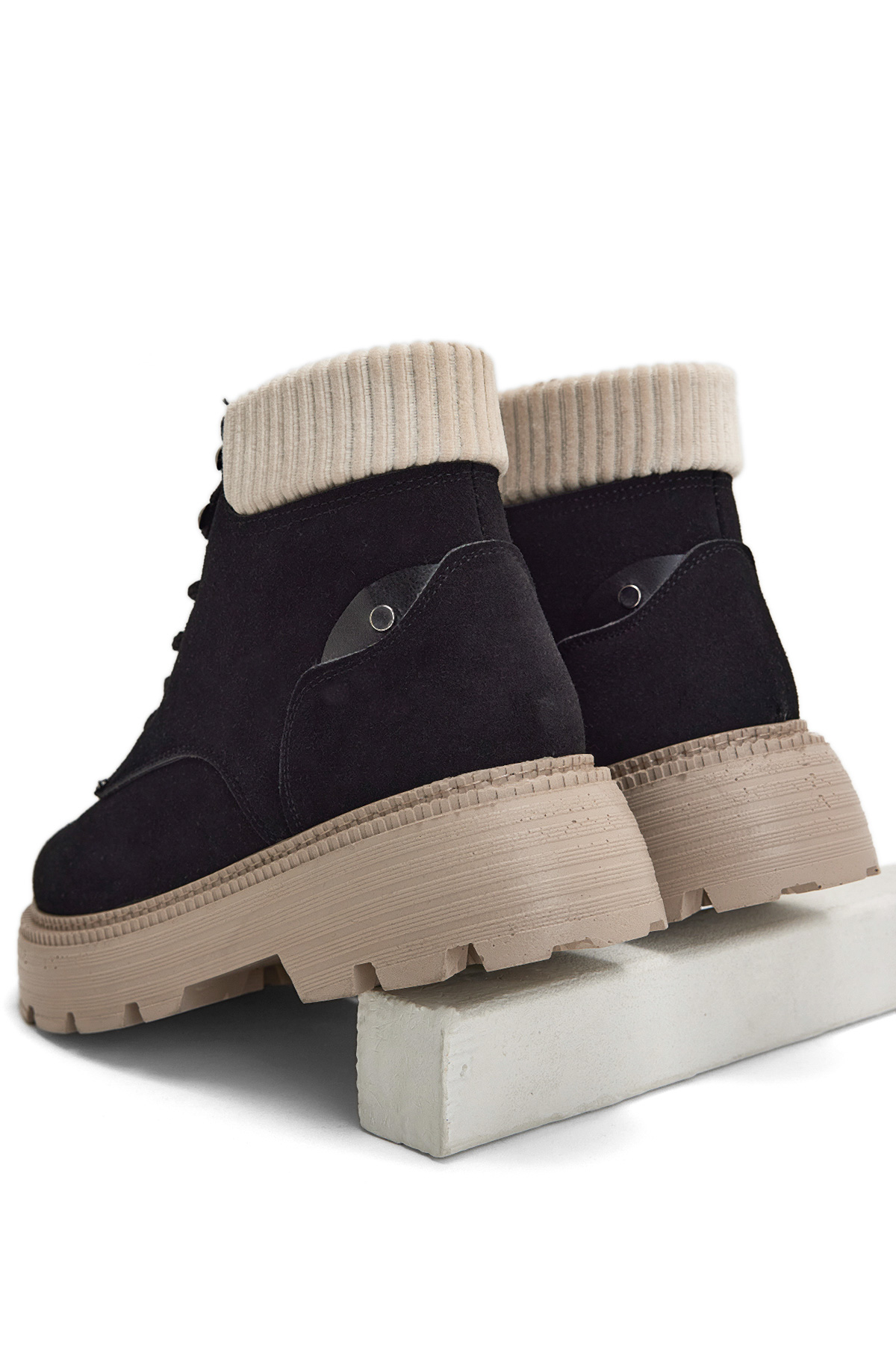 Kadın Siyah Süet Kalın Poli Taban Bileği Lastikli Bağcıklı Bot - Görsel 4