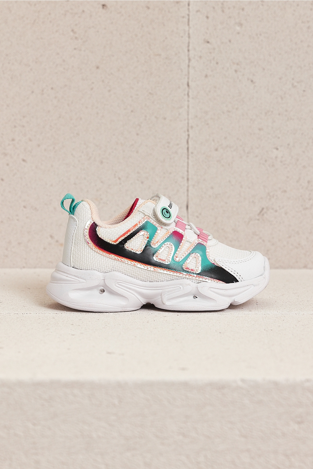 Çocuk Unisex Beyaz Şeker Rahat Kalıp Işıklı Cırtlı Ayakkabı - Görsel 3