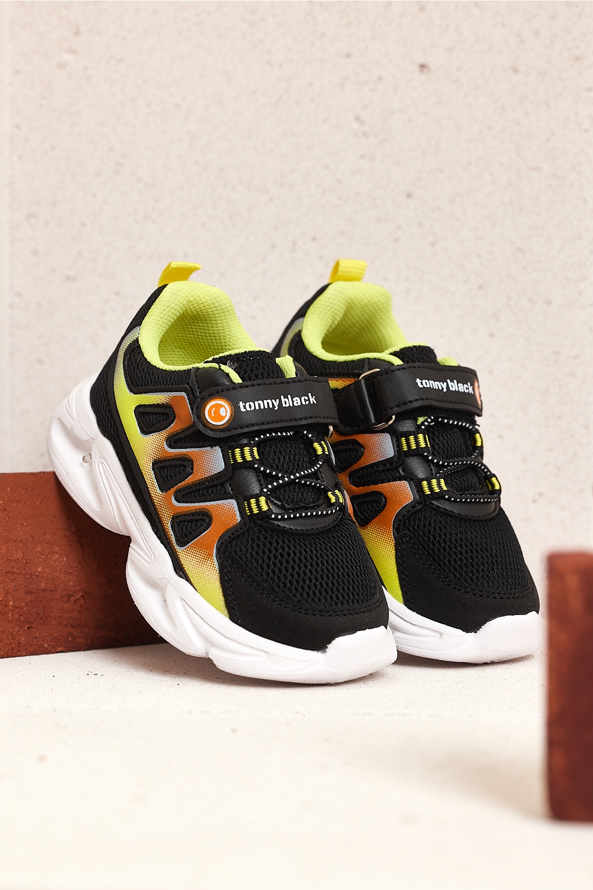 Çocuk Unisex Siyah Sarı Rahat Kalıp Işıklı Cırtlı Ayakkabı - Görsel 4