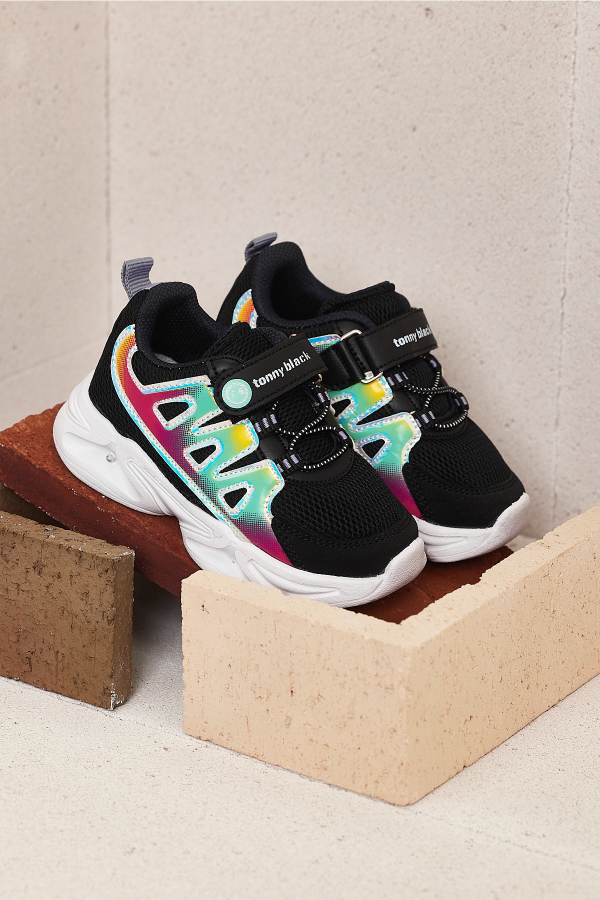 Çocuk Unisex Siyah Lila Rahat Kalıp Işıklı Cırtlı Ayakkabı - Görsel 3