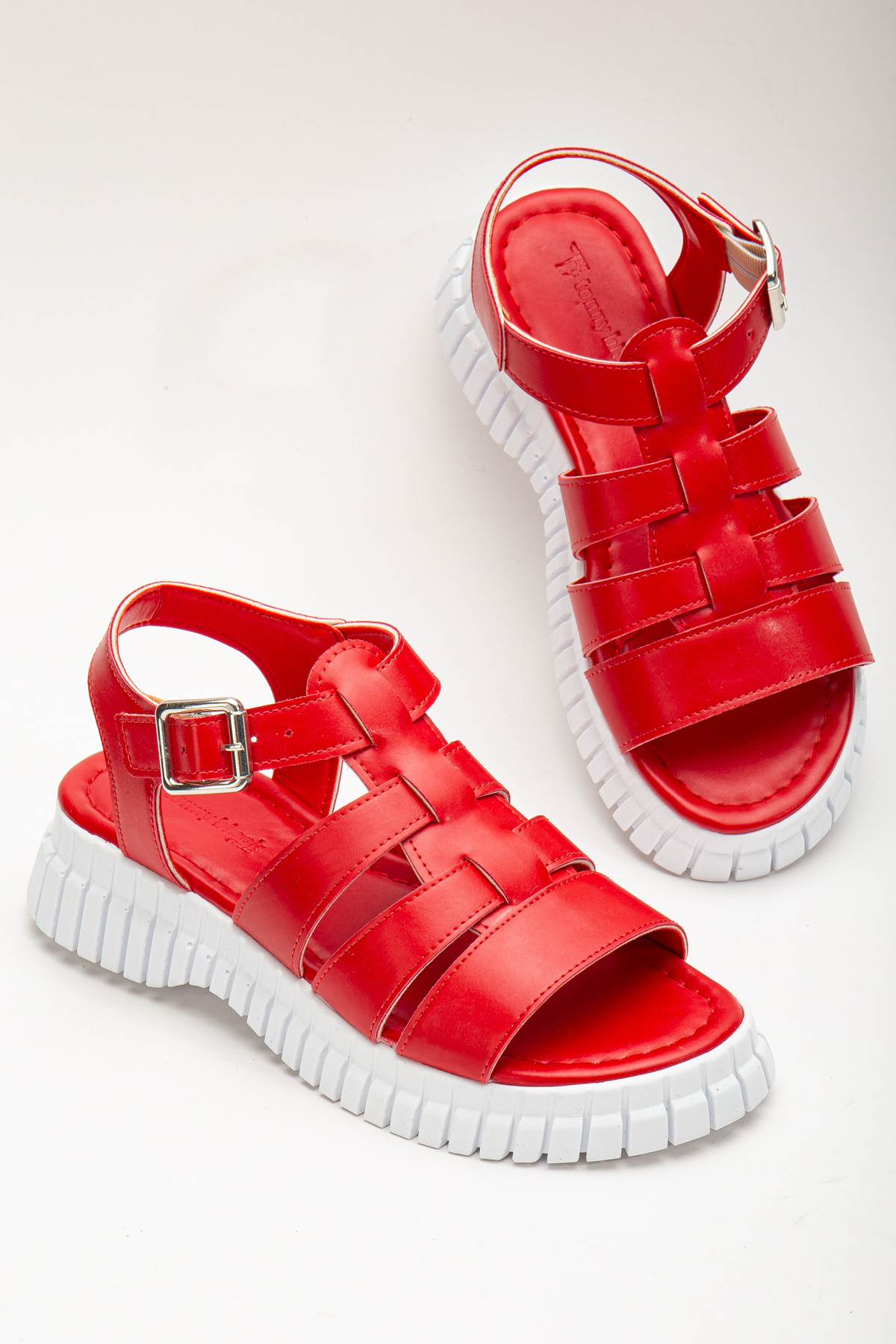 Kadın Kırmızı Kalın Poli Taban Bilekten Bağlamalı Üç Bantlı Sandalet - Görsel 3