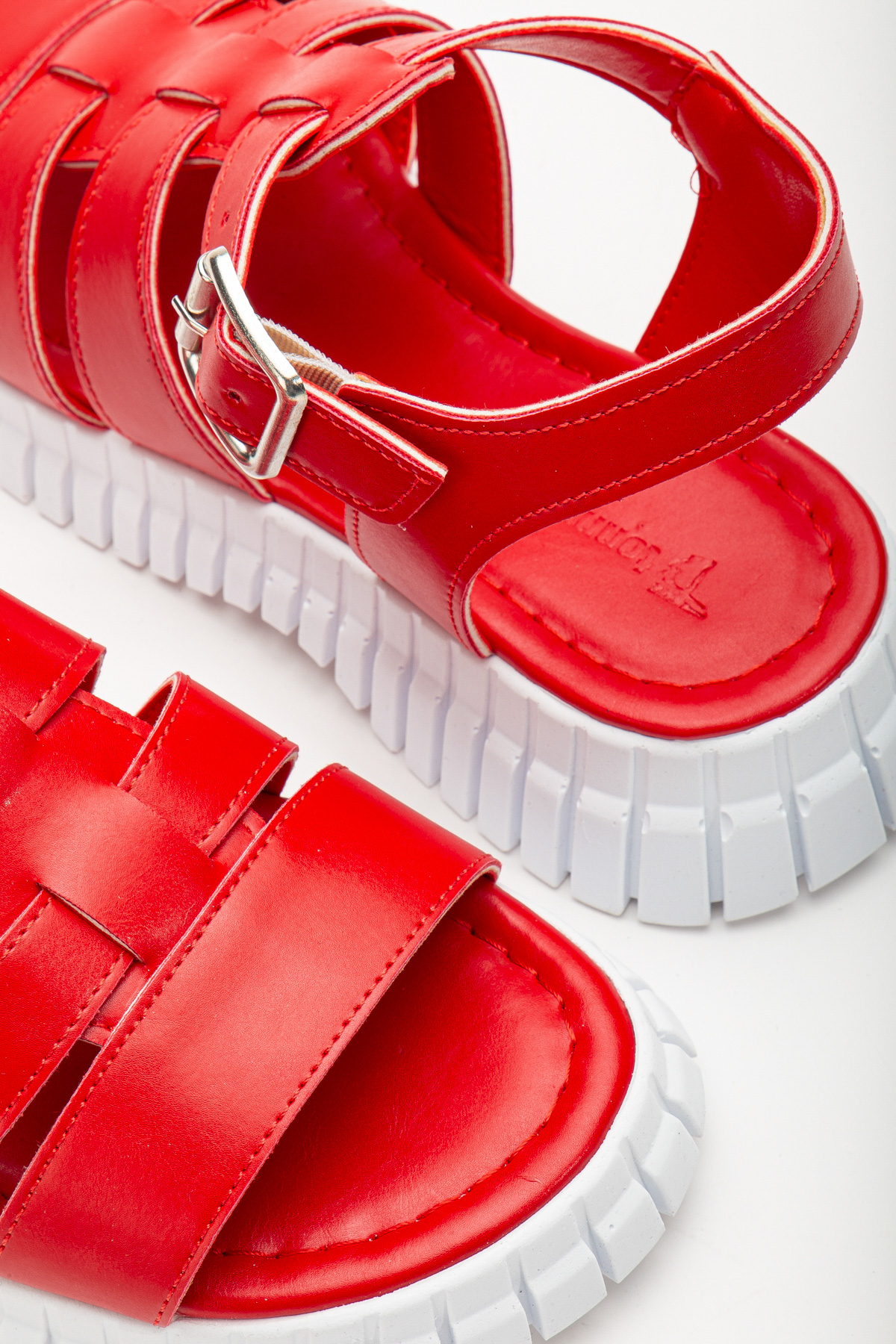 Kadın Kırmızı Kalın Poli Taban Bilekten Bağlamalı Üç Bantlı Sandalet - Görsel 4