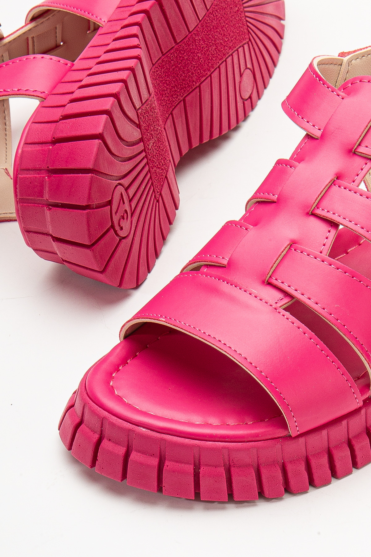 Kadın Fuşya Kalın Poli Taban Bilekten Bağlamalı Üç Bantlı Sandalet - Görsel 4