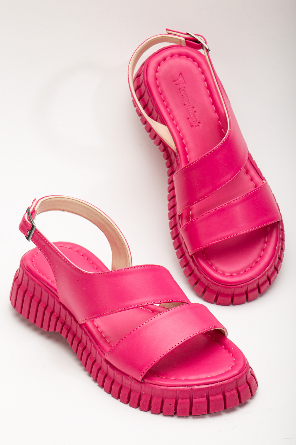 Kadın Fuşya Kalın Poli Taban Bilekten Bağlamalı Tek Bantı Sandalet - Görsel 4