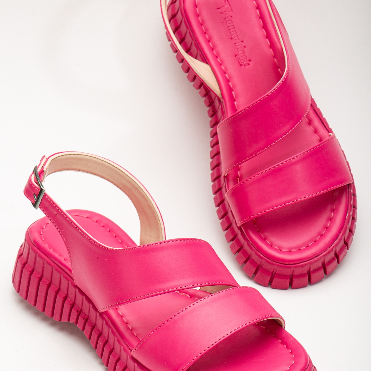 Kadın Fuşya Kalın Poli Taban Bilekten Bağlamalı Tek Bantı Sandalet - Görsel 5