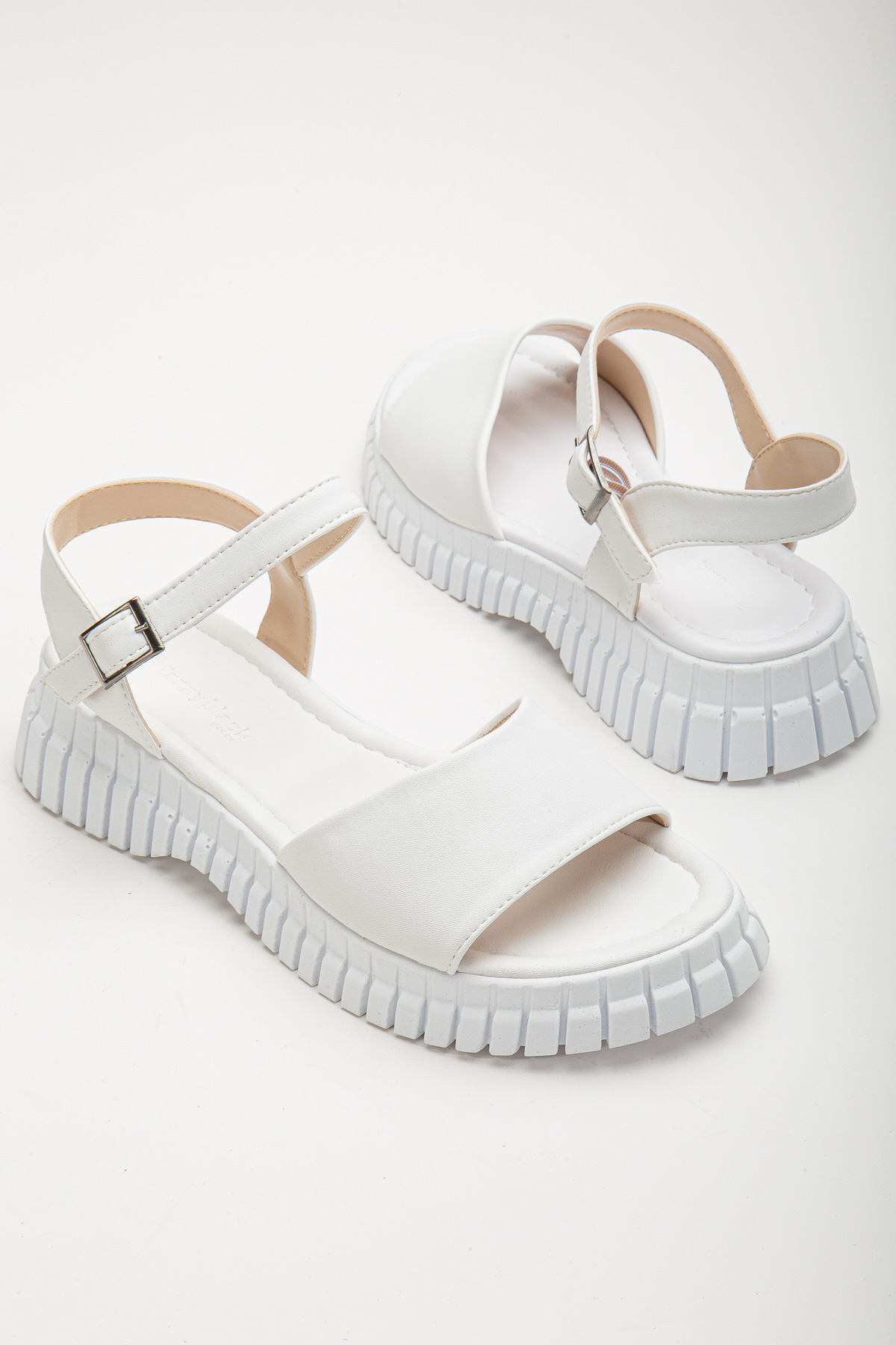Kadın Beyaz Kalın Poli Taban Bilekten Bağlamalı Tek Bantlı Sandalet - Görsel 3