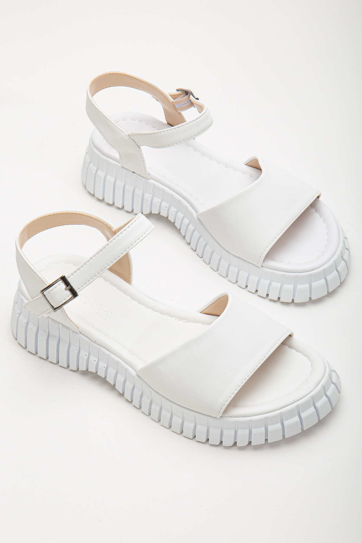 Kadın Beyaz Kalın Poli Taban Bilekten Bağlamalı Tek Bantlı Sandalet - Görsel 5