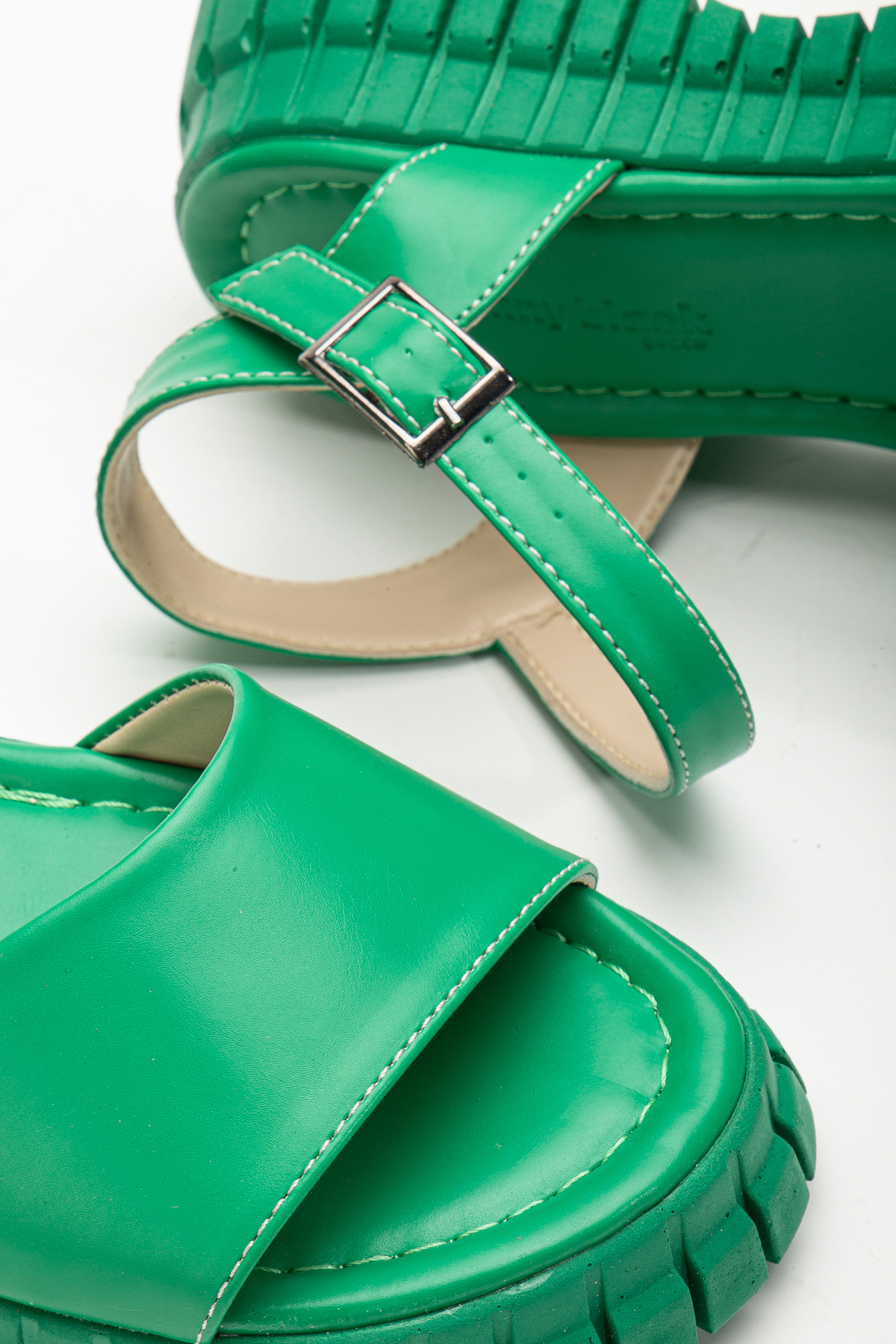 Kadın Yeşil Kalın Poli Taban Bilekten Bağlamalı Tek Bantlı Sandalet - Görsel 4