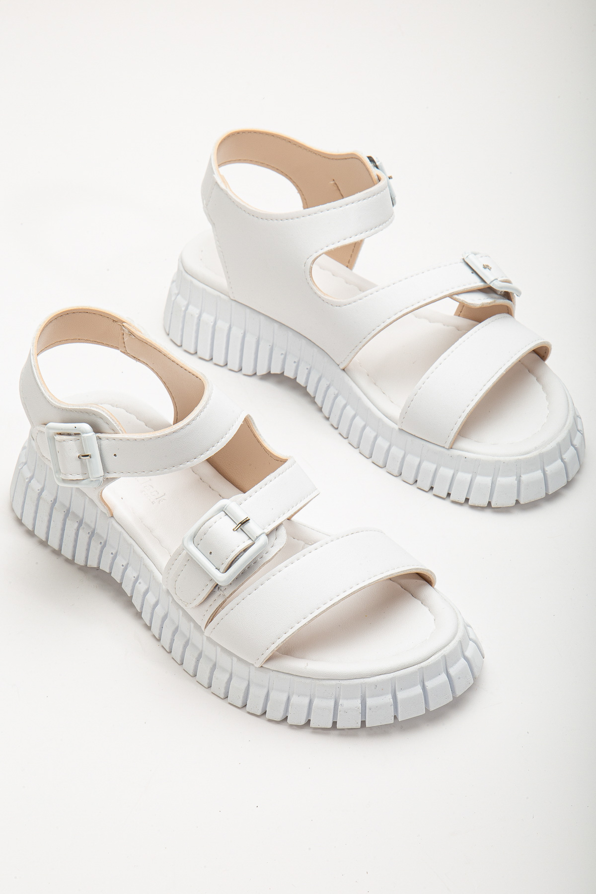Kadın Beyaz Kalın Poli Taban Çift Tokalı Tek Bantlı Sandalet - Görsel 3