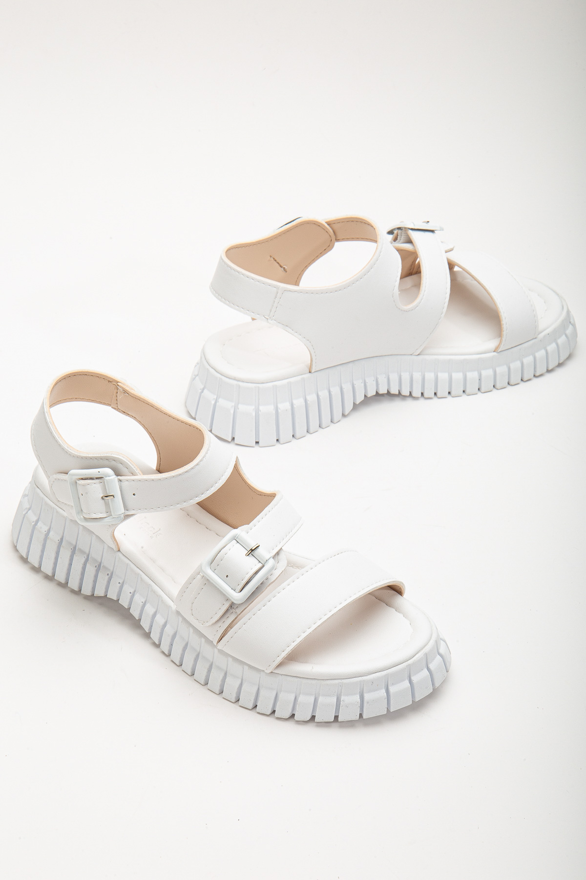 Kadın Beyaz Kalın Poli Taban Çift Tokalı Tek Bantlı Sandalet - Görsel 5