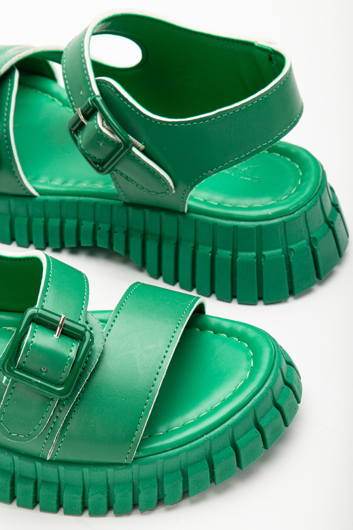 Kadın Yeşil Kalın Poli Taban Çift Tokalı Tek Bantlı Sandalet - Görsel 4