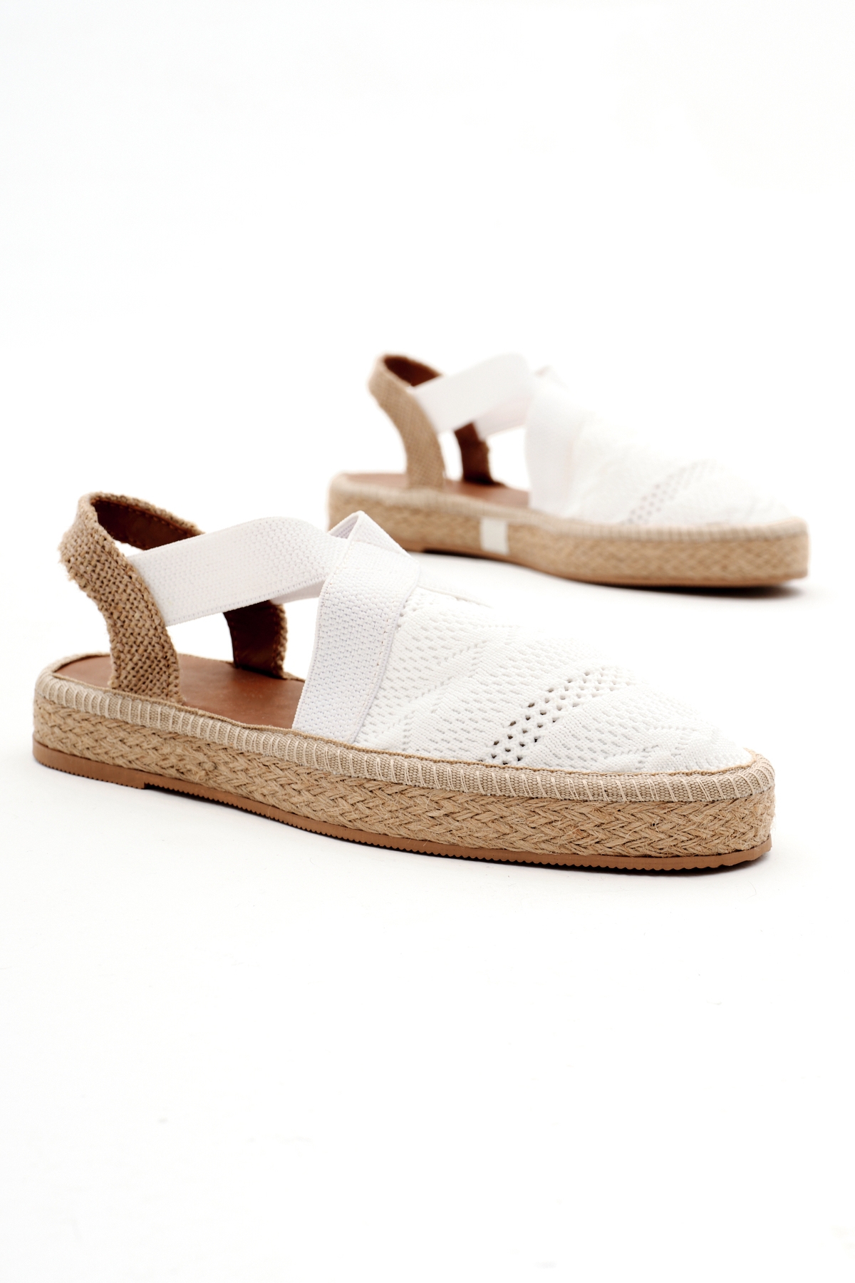 Kadın Beyaz Önü Kapalı Çapraz Şeritli Hasır Hasır Triko Sandalet - Görsel 2