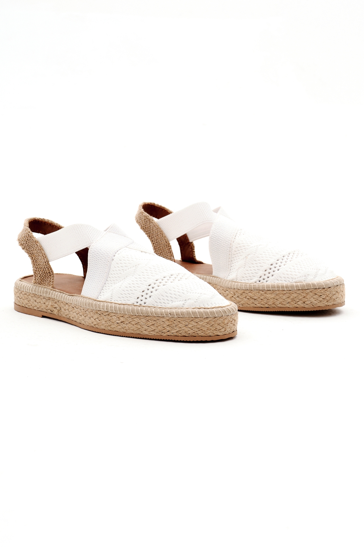 Kadın Beyaz Önü Kapalı Çapraz Şeritli Hasır Hasır Triko Sandalet - Görsel 4