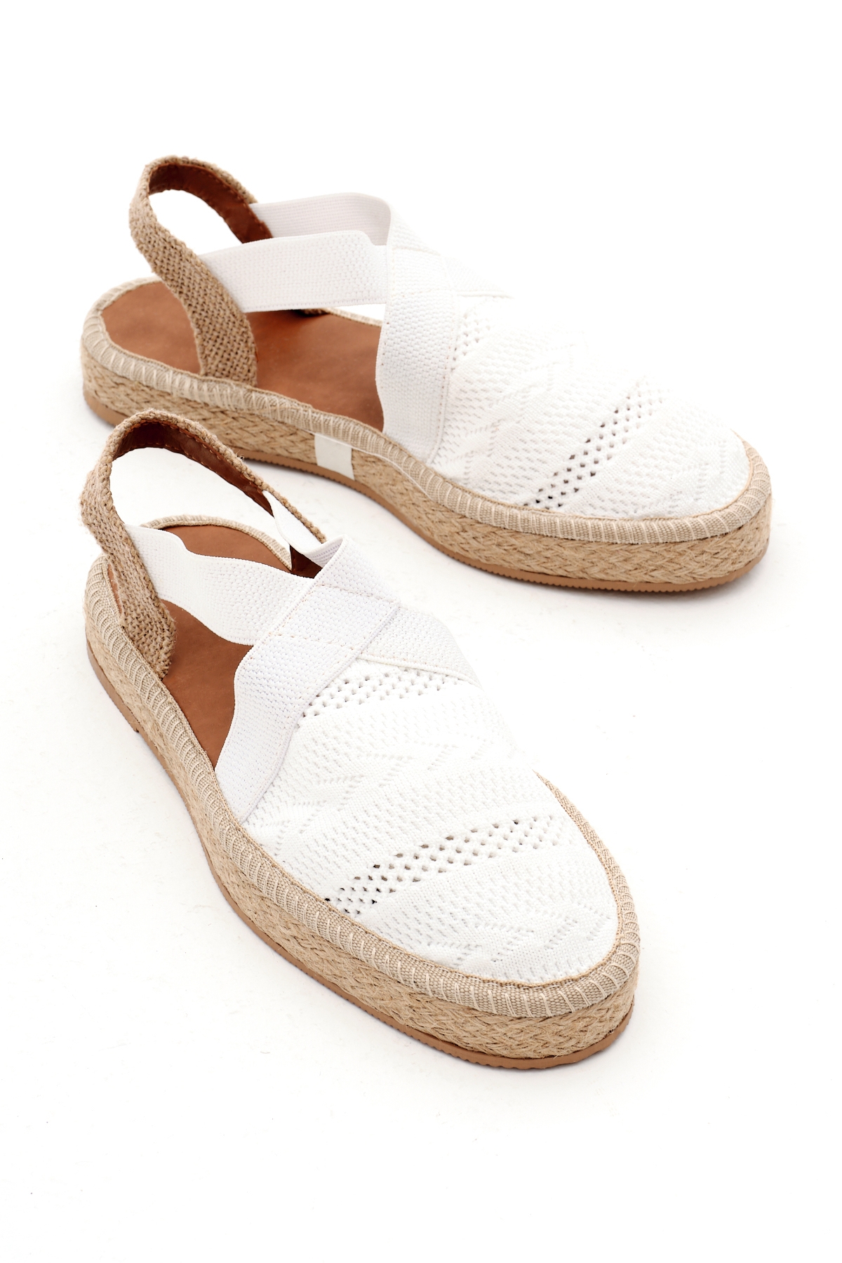 Kadın Beyaz Önü Kapalı Çapraz Şeritli Hasır Hasır Triko Sandalet - Görsel 5