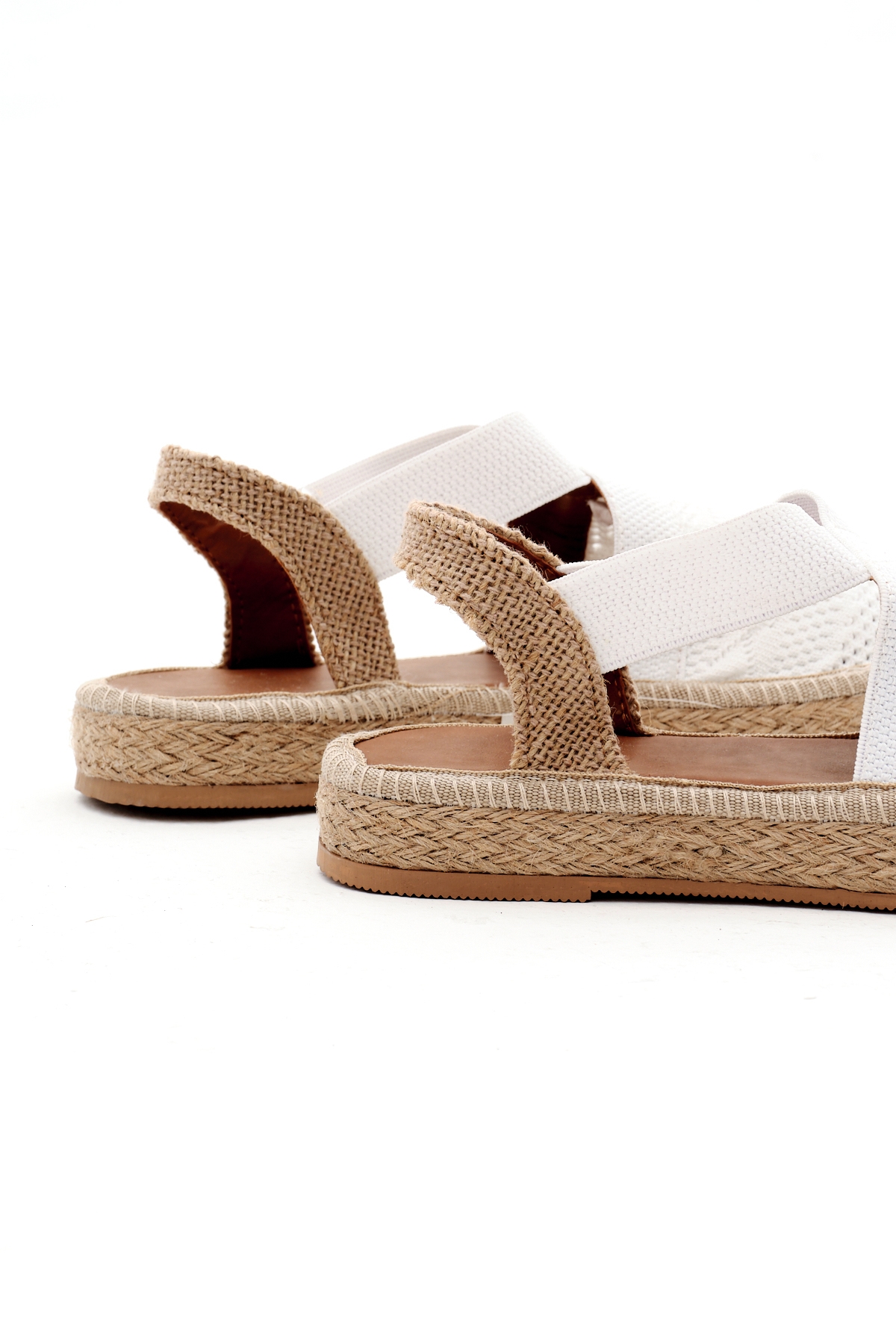 Kadın Beyaz Önü Kapalı Çapraz Şeritli Hasır Hasır Triko Sandalet - Görsel 6