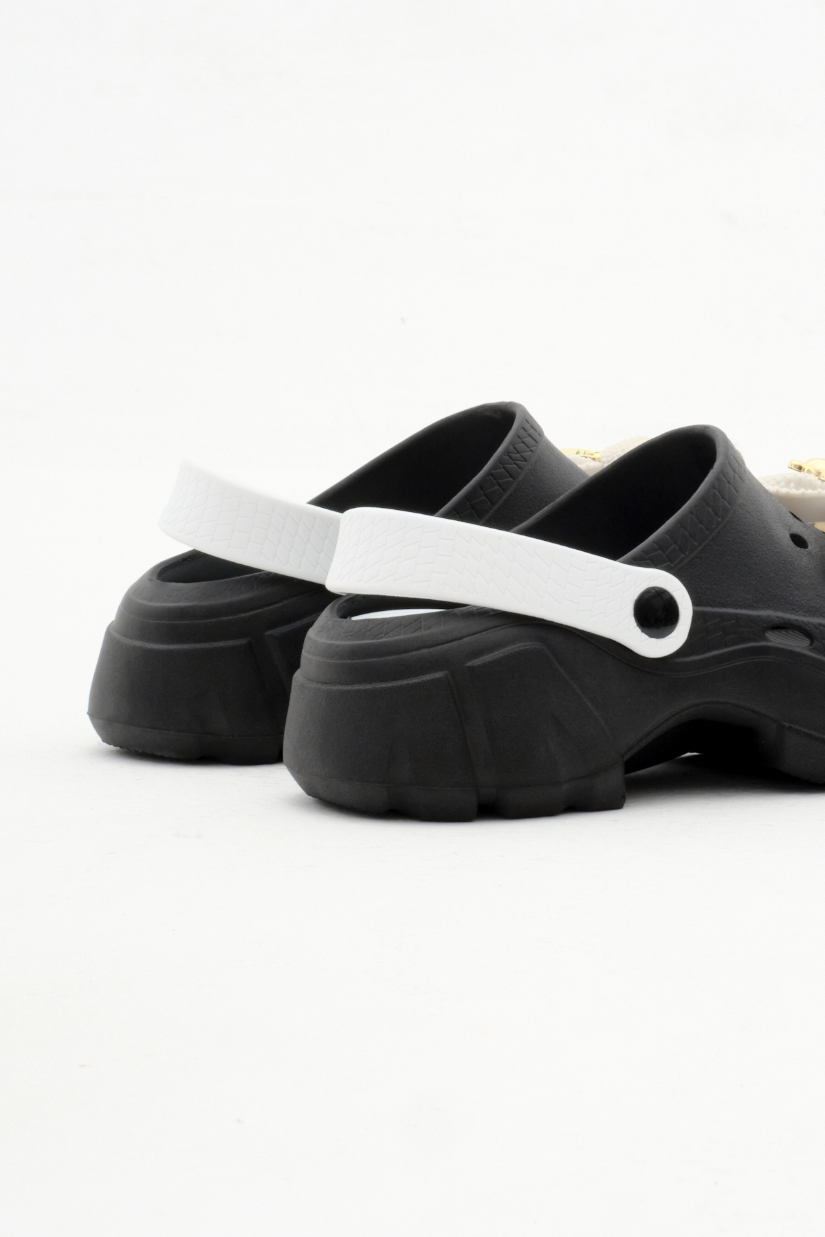 Kadın Siyah Beyaz Çıkartılabilir Taban Fiyonk Tokalı Yüksek Taban Eva Sandalet - Görsel 6