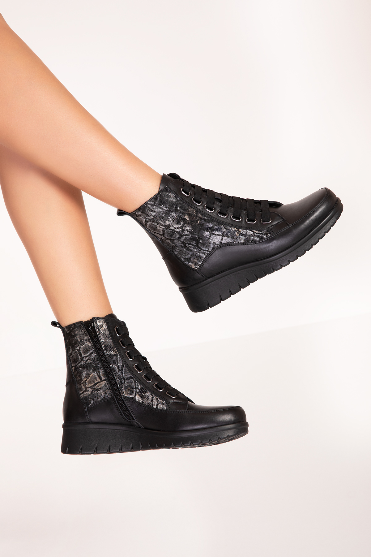 Gondol Kadın Hakiki Deri Yılan Detaylı Lastik Bağcıklı Bot elnr.5911 - Görsel 2