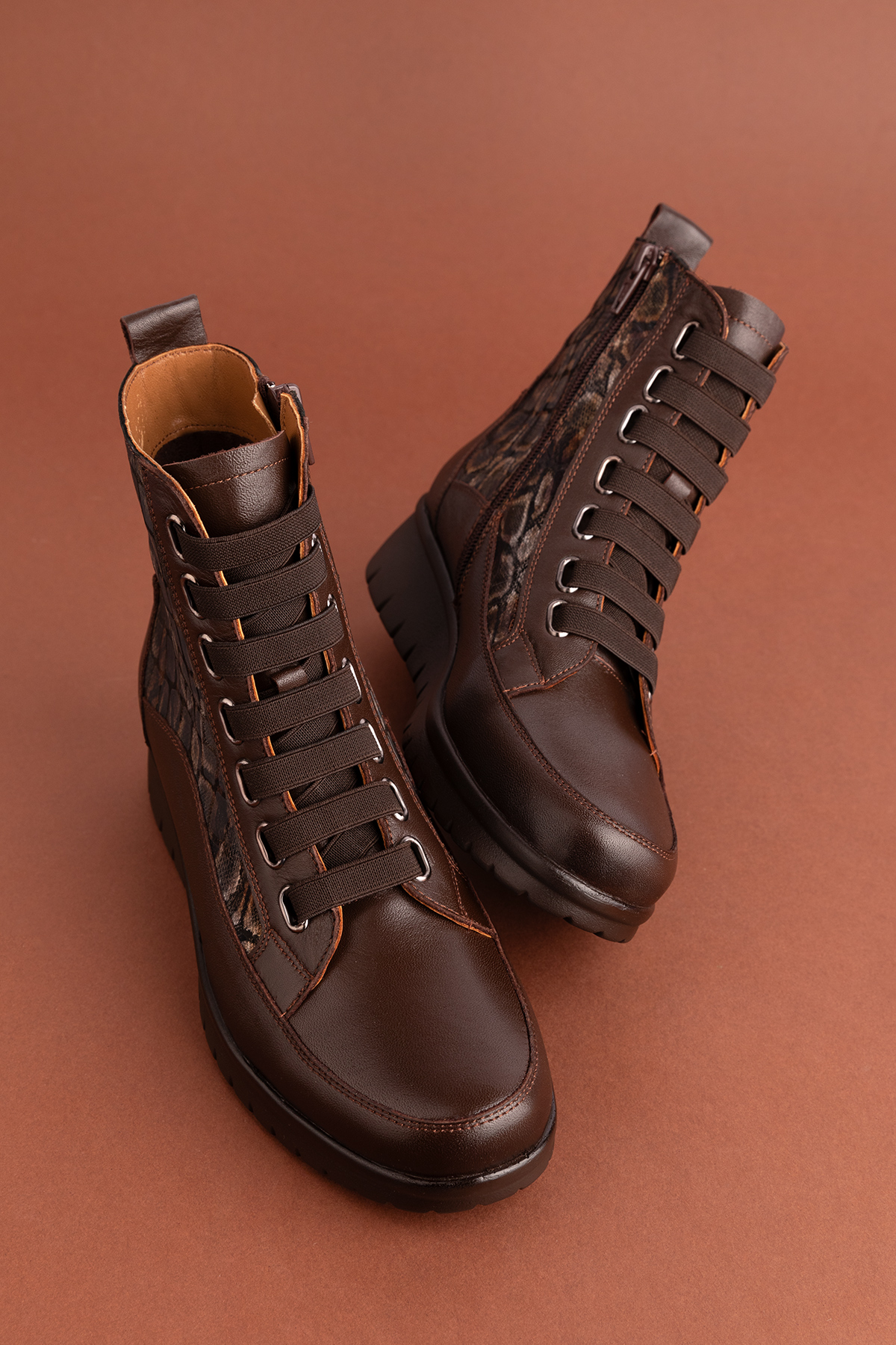 Gondol Kadın Hakiki Deri Yılan Detaylı Lastik Bağcıklı Bot elnr.5911 - Görsel 3