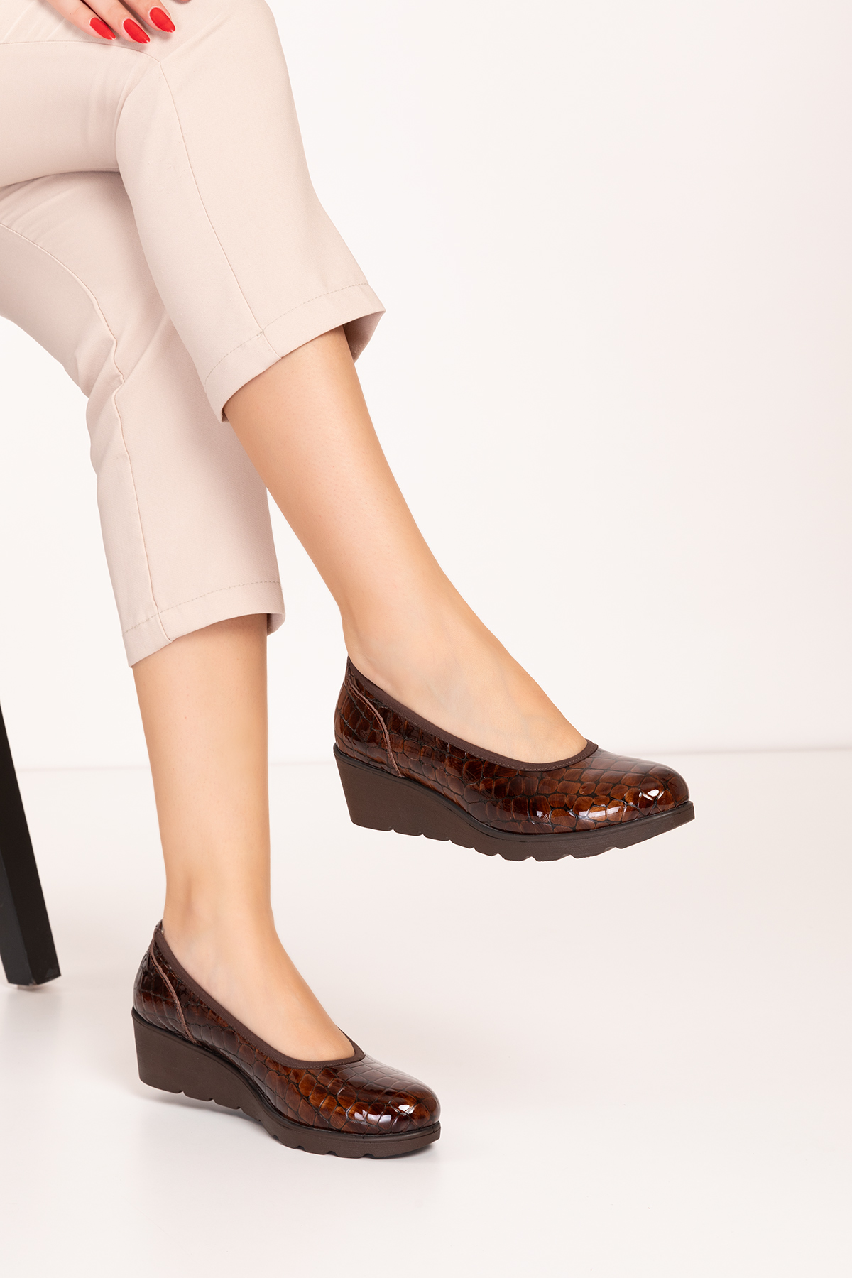 Gondol Hakiki Deri Dolgu Topuk Günlük Anne Ayakkabı ell.6806 - Görsel 2