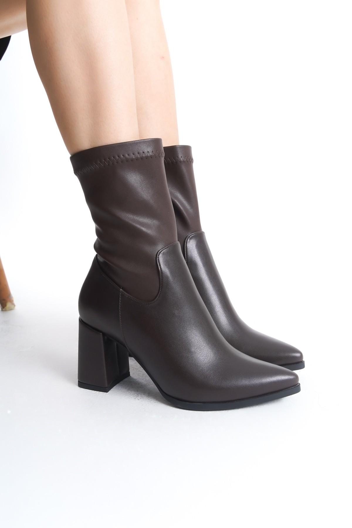 Peko Acı Kahve Rengi Streç Esnek Topuklu Kadın Bot - Görsel 4