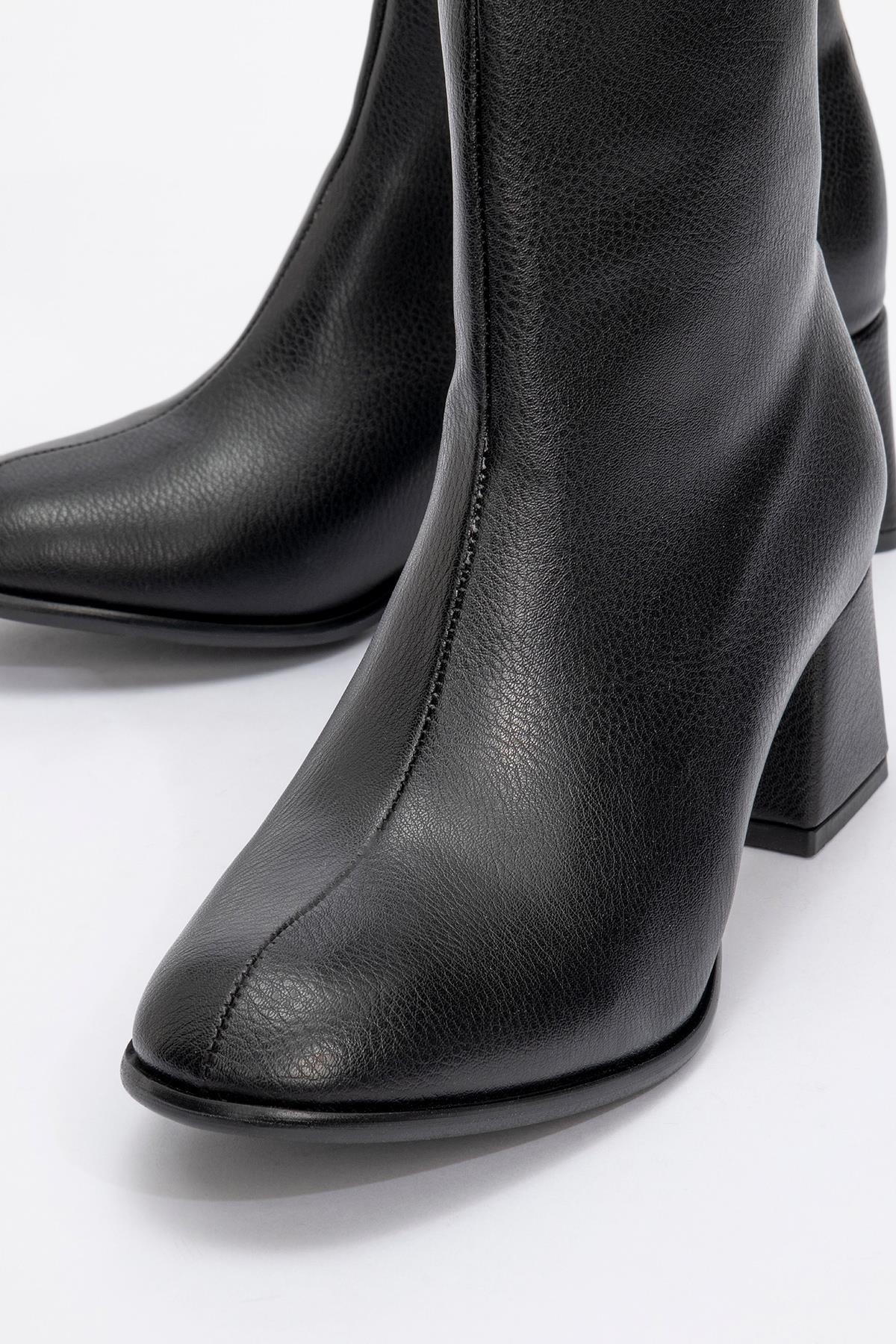 Sade Dikişli Fermuarlı Kadın Topuklu Bot SİYAH CİLT - Görsel 4