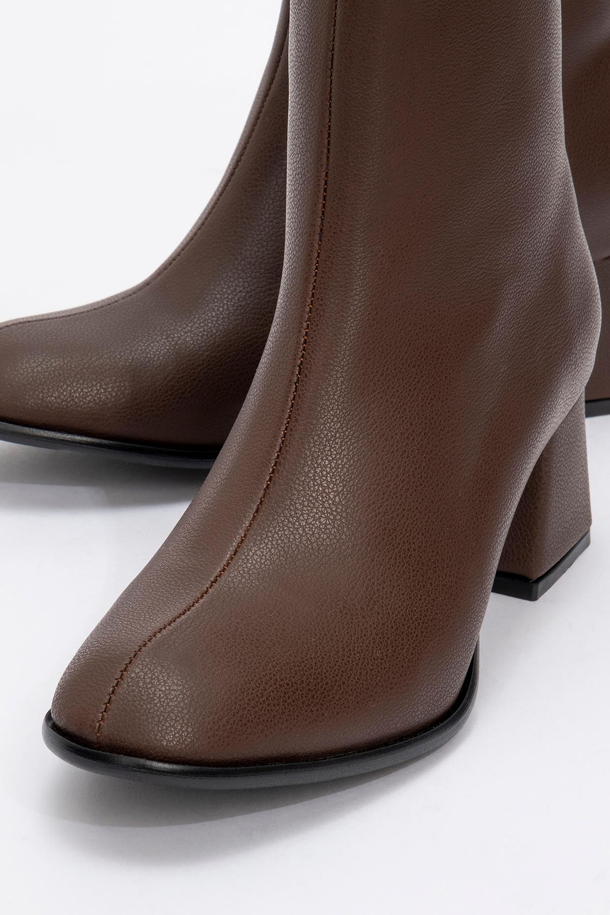 Sade Dikişli Fermuarlı Kadın Topuklu Bot KAHVE CİLT - Görsel 4