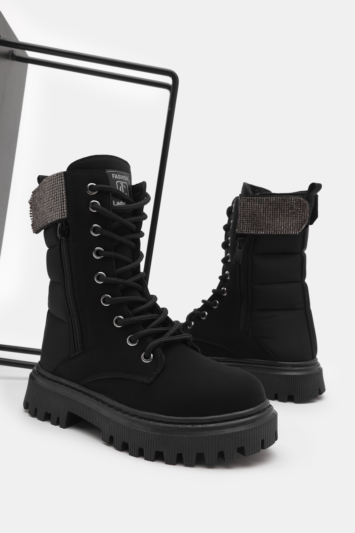 Kız Çocuk Siyah Mat Termo Taban Taş Detaylı Fermuarlı ve Bağcıklı Cırtlı Bot - Görsel 5