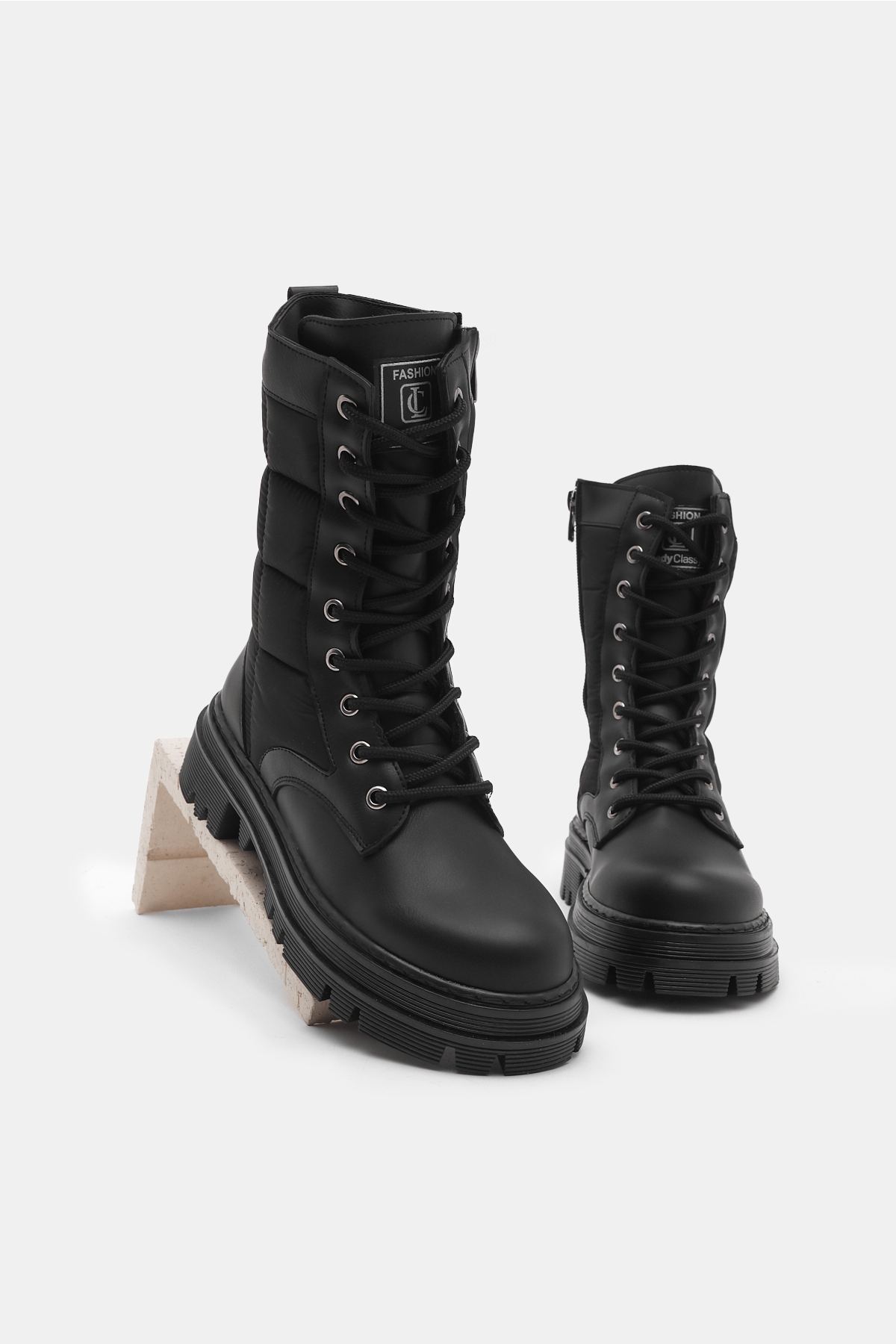 Kadın Siyah Cilt Termo Taban Nakışlı Karo Desenli Bağcıklı ve Fermuarlı Bot - Görsel 3