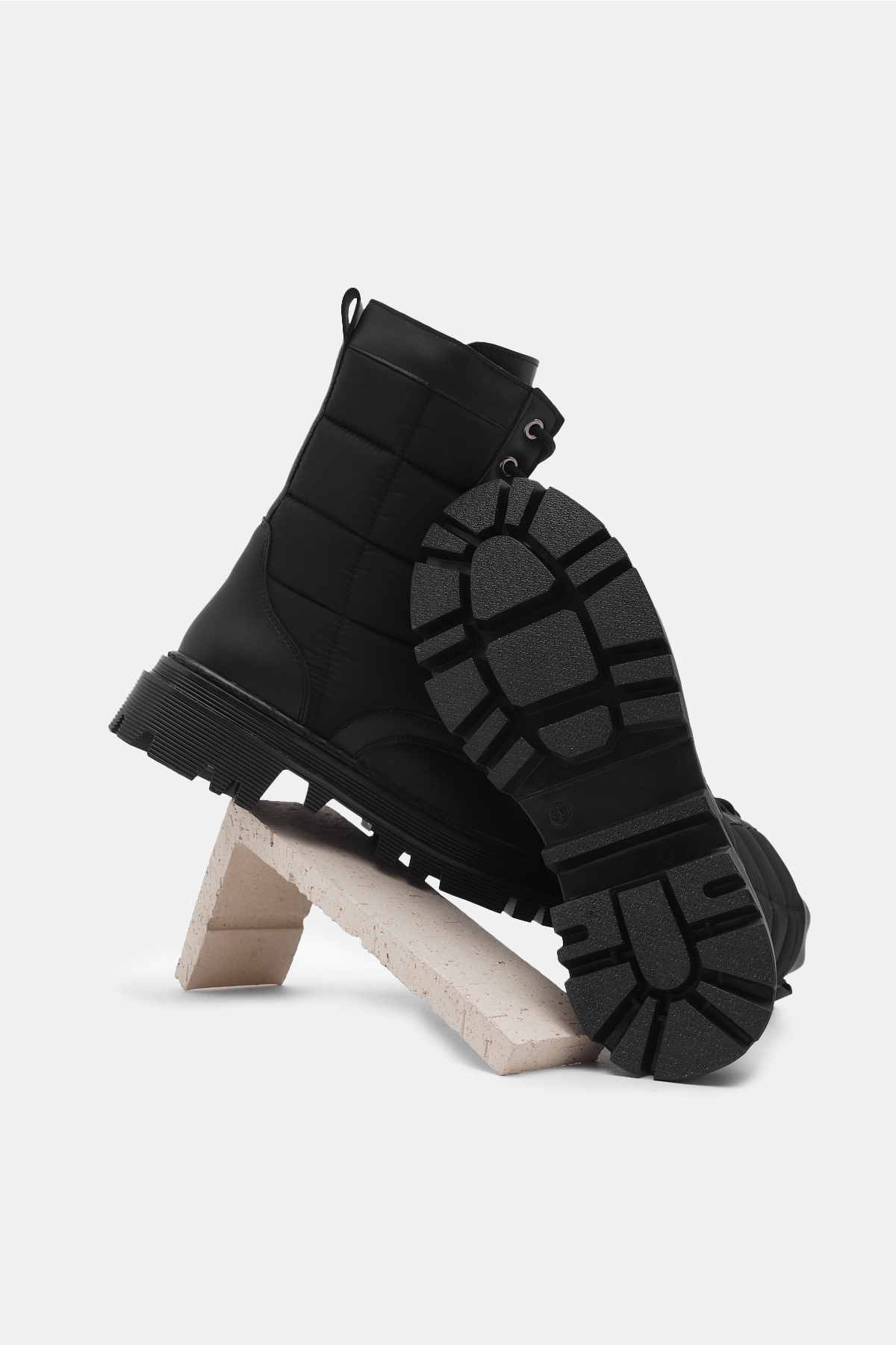 Kadın Siyah Cilt Termo Taban Nakışlı Karo Desenli Bağcıklı ve Fermuarlı Bot - Görsel 6