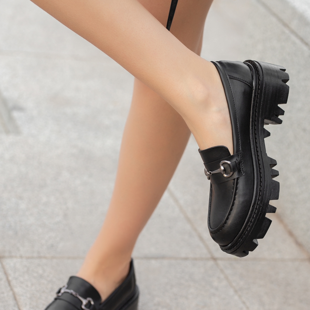 Garantili D124 Kadın Kalın Taban Zincirli Loafer Günlük Ayakkabı - Görsel 8