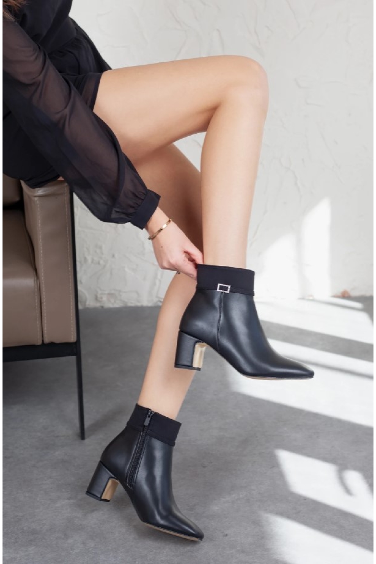 Zarif Toka Kemer Detaylı Topuklu Kadın Bot - Görsel 4