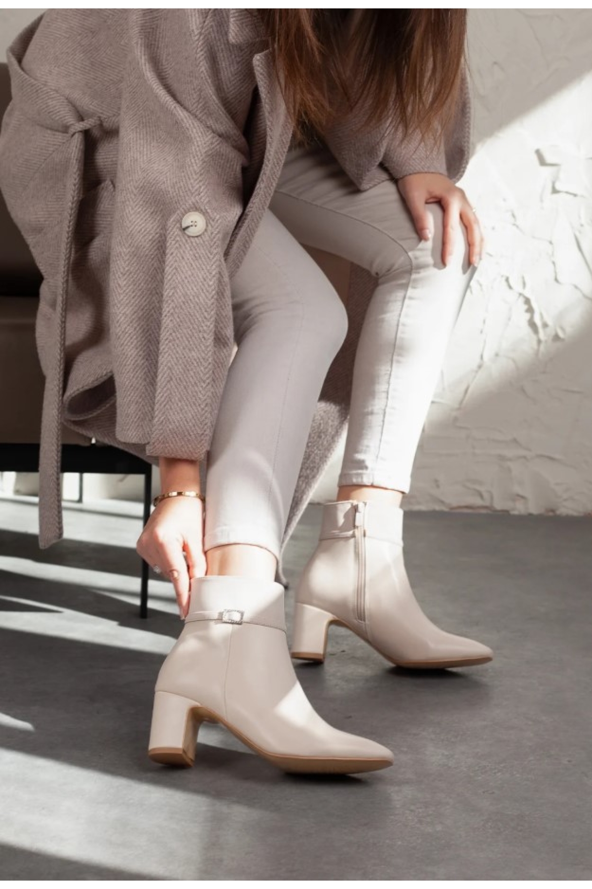 Zarif Toka Kemer Detaylı Topuklu Kadın Bot - Görsel 3