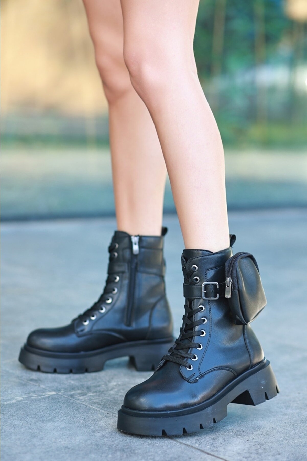 Çantalı Kadın Postal Bot - Görsel 2