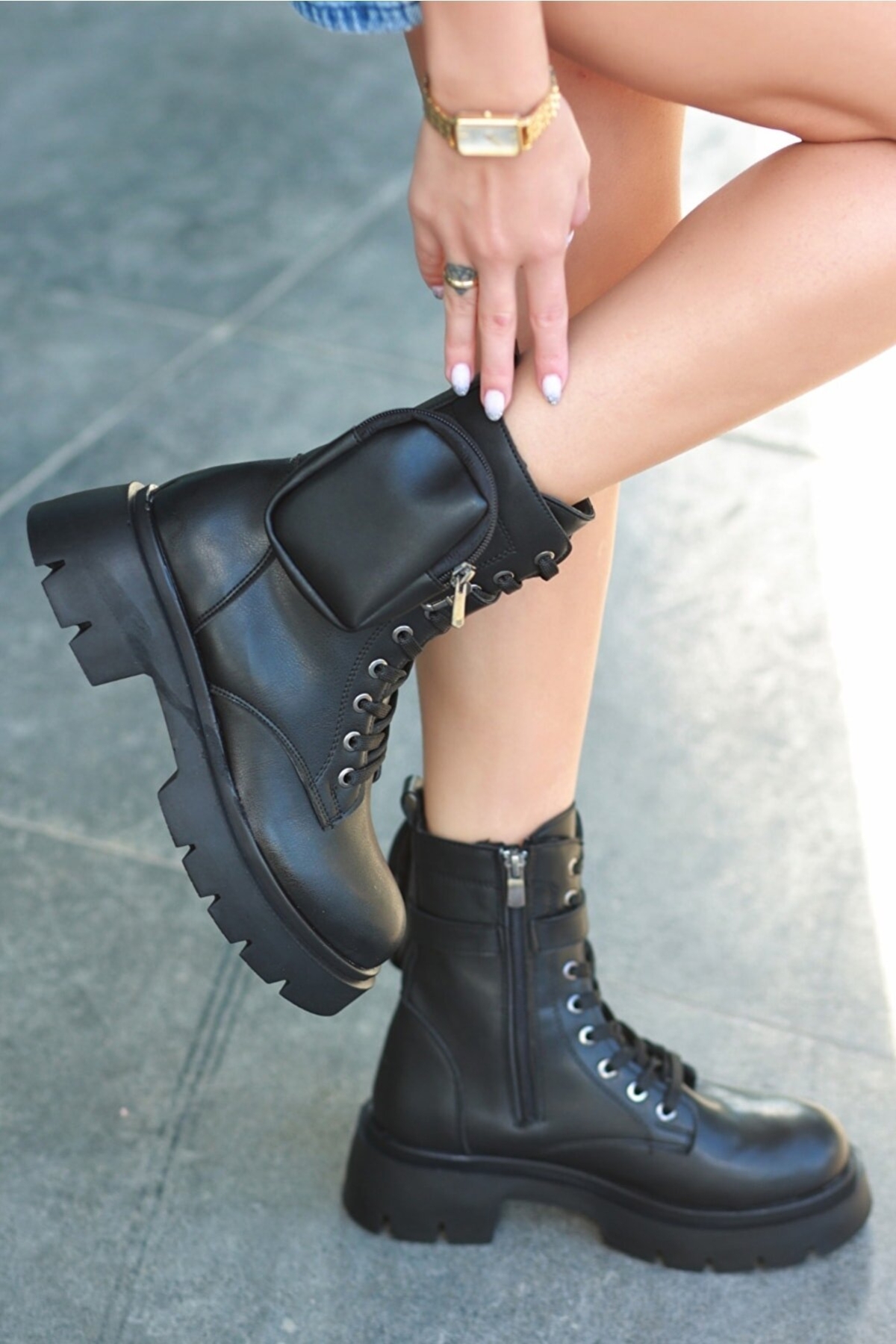 Çantalı Kadın Postal Bot - Görsel 4