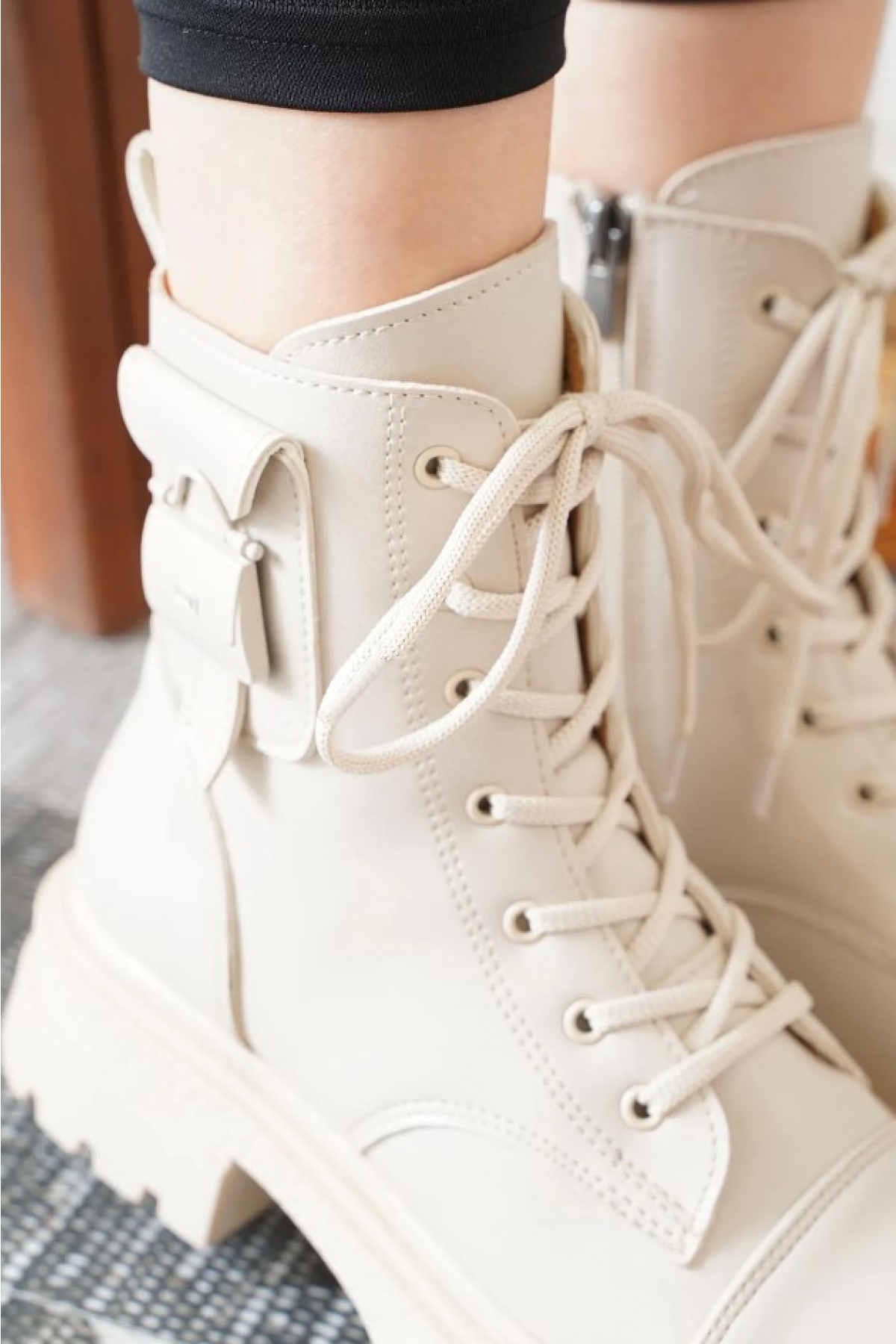 Çanta Toka Detaylı Kauçuk Tabanlı Postal Kadın Bot - Görsel 3