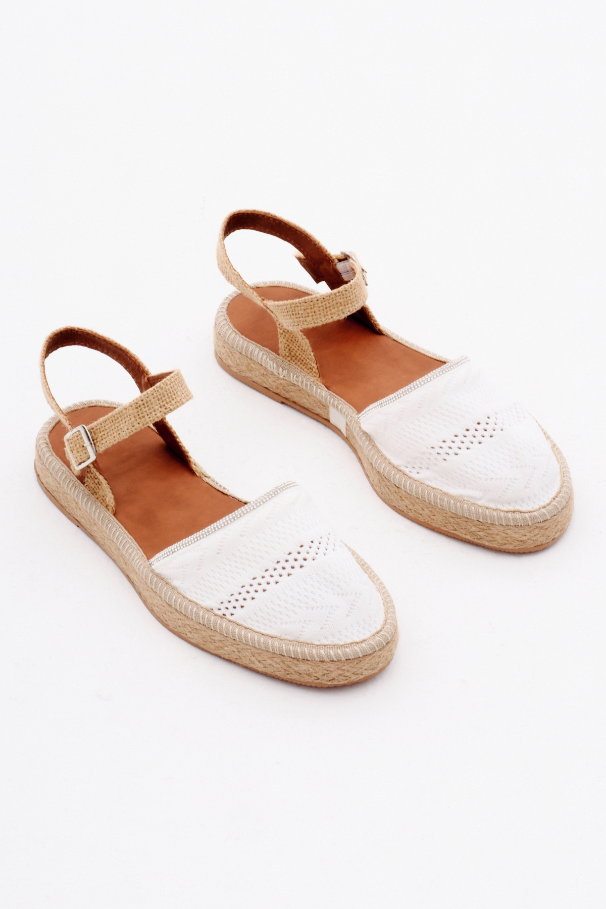 Kadın Beyaz Önü Kapalı Bilekten Bağlamaı Hasır Triko Sandalet - Görsel 3