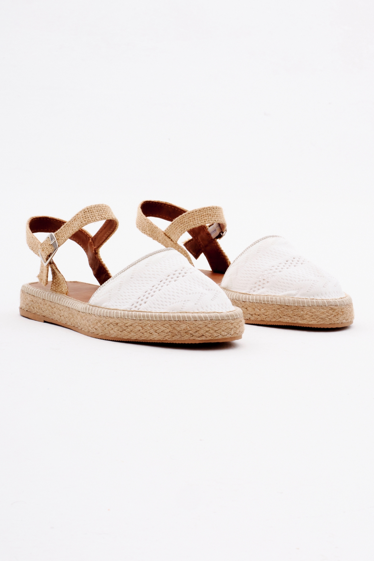 Kadın Beyaz Önü Kapalı Bilekten Bağlamaı Hasır Triko Sandalet - Görsel 5