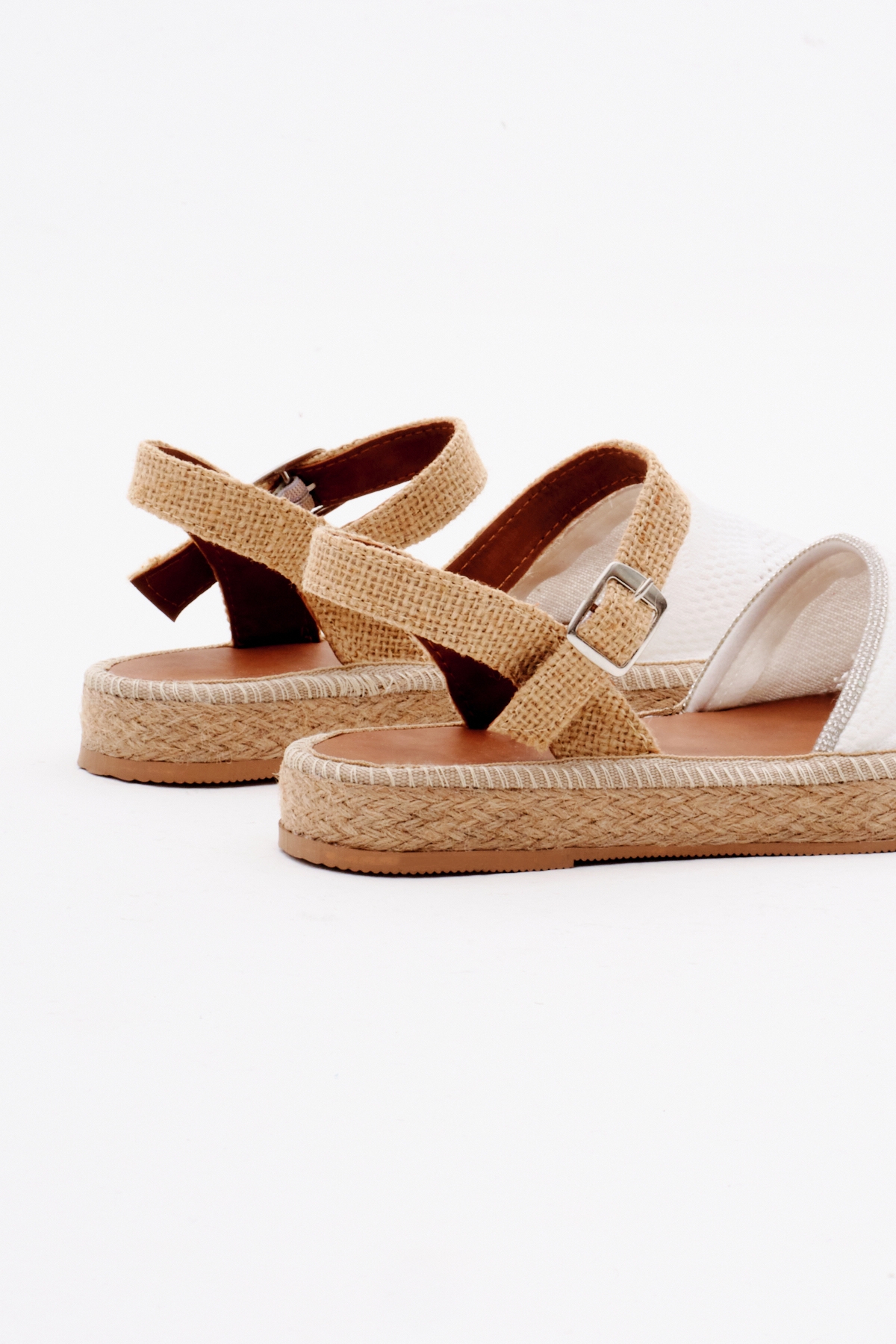 Kadın Beyaz Önü Kapalı Bilekten Bağlamaı Hasır Triko Sandalet - Görsel 6