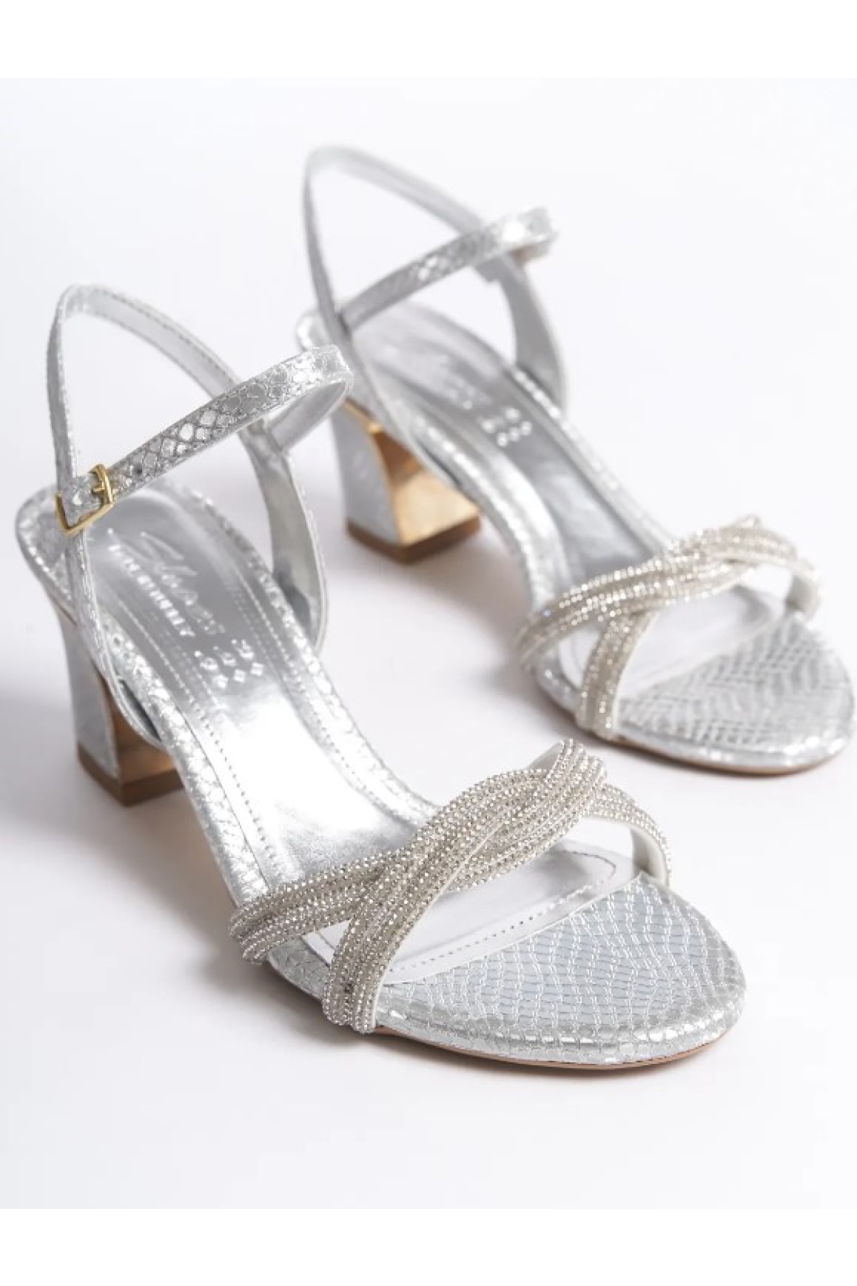 Burgu Taş Detaylı Topuklu Kadın Abiye Ayakkabı - Görsel 4