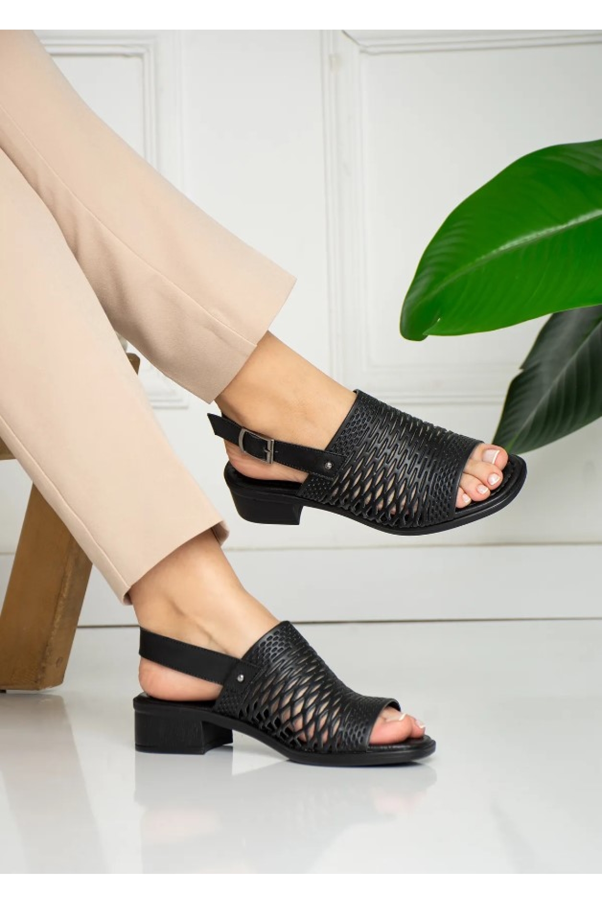 Ortapedik Lazer Detaylı Kadın Sandalet Ayakkabı - Görsel 2