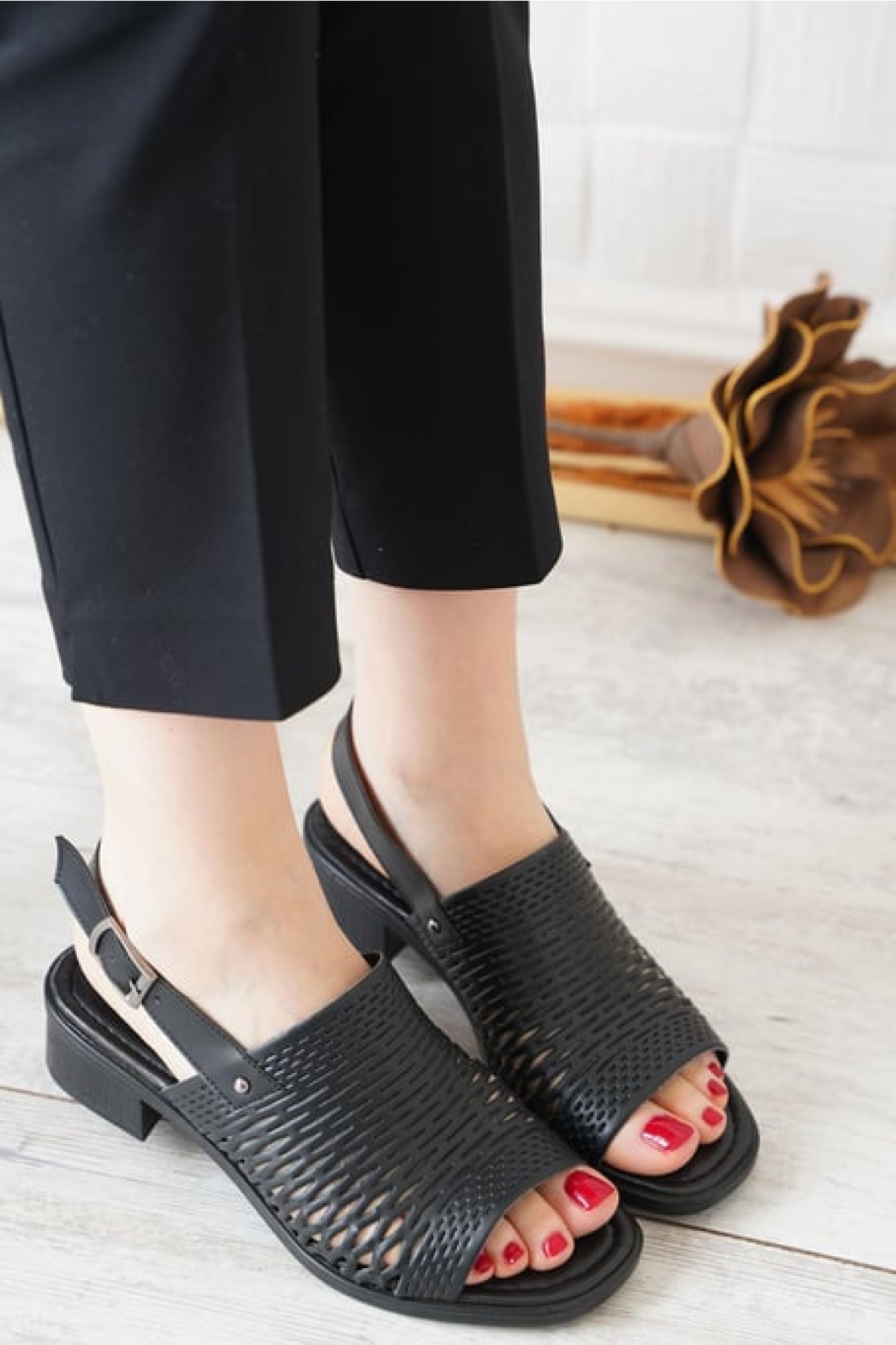 Ortapedik Lazer Detaylı Kadın Sandalet Ayakkabı - Görsel 4