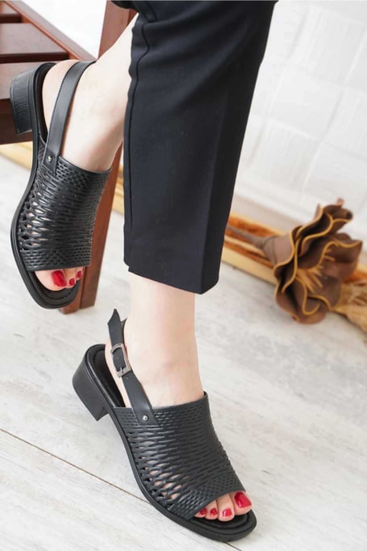 Ortapedik Lazer Detaylı Kadın Sandalet Ayakkabı - Görsel 6