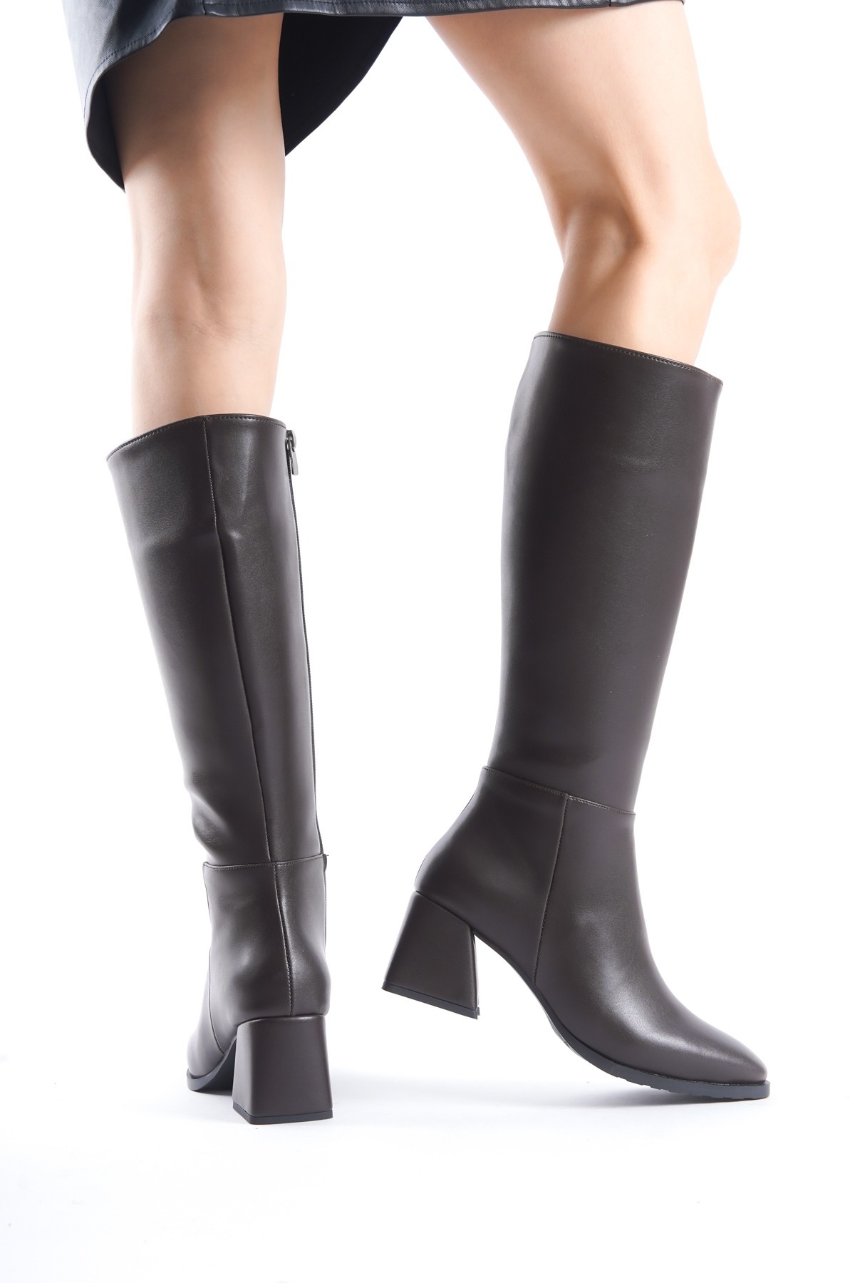 Cezstar Acı Kahve Rengi Kalın Topuk Küt Burun Kadın Çizme - Görsel 4