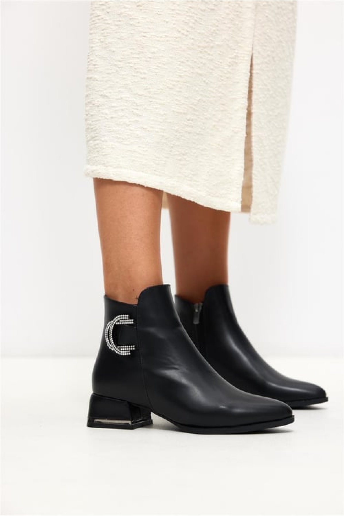 Taş Toka Detaylı Düz Kadın Bot - Görsel 3