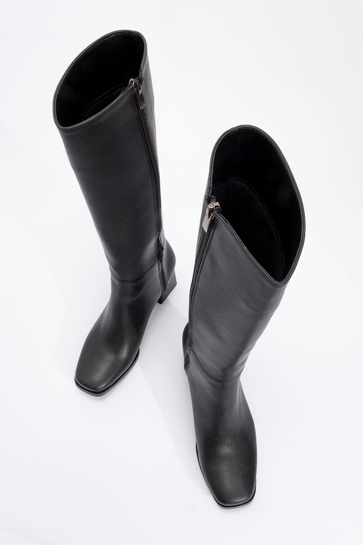 Küt Burunlu Ökçeli Kadın Çizme SİYAH CİLT - Görsel 4