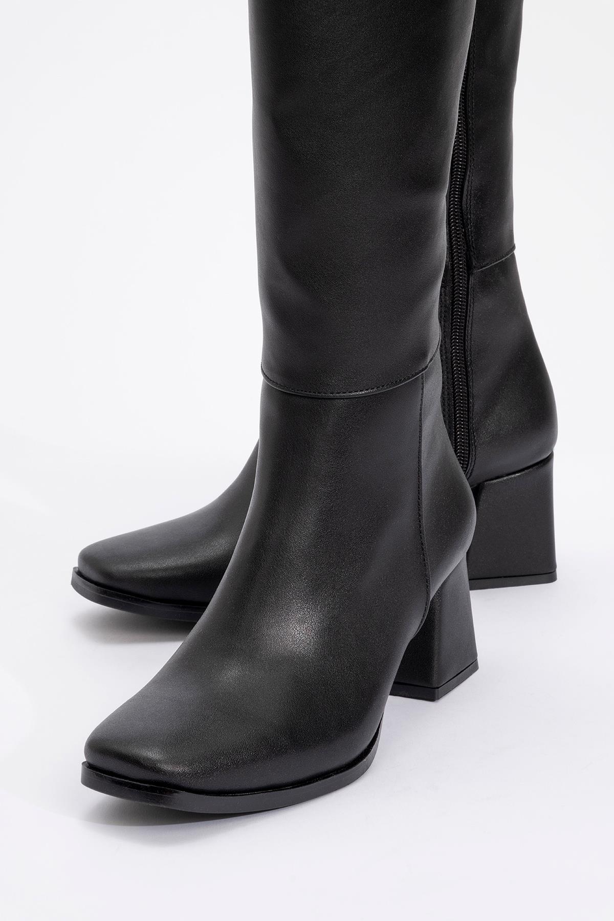 Küt Burunlu Ökçeli Kadın Çizme SİYAH CİLT - Görsel 6
