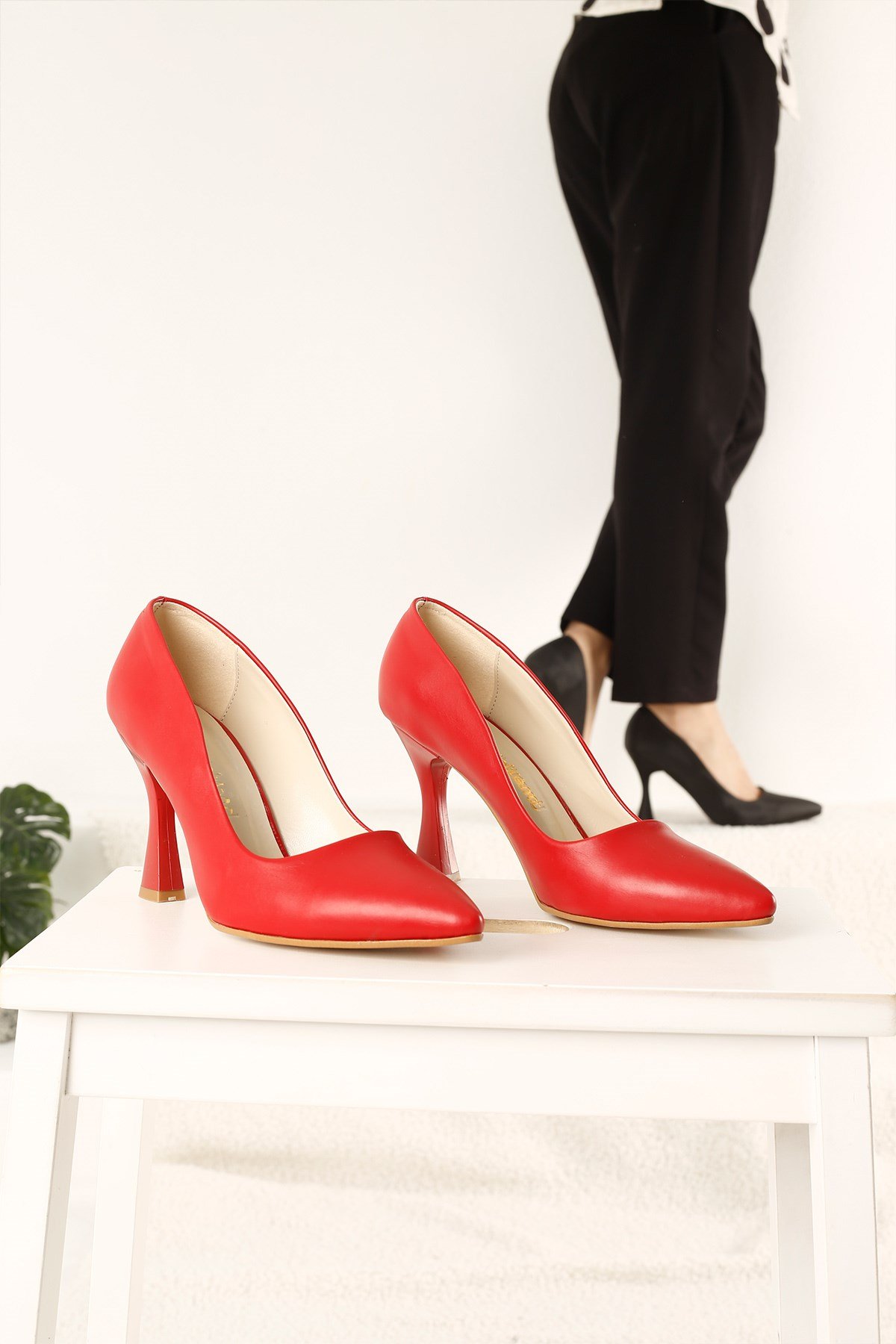 Sivri Burunlu Stiletto Ayakkabı KIRMIZI CİLT - Görsel 4
